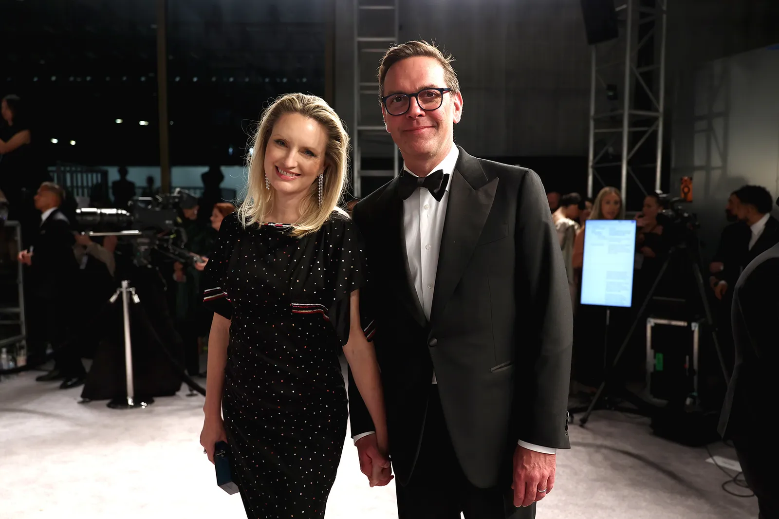 L'image peut contenir James Murdoch Vêtements Tenue de soirée Costume Mode Blazer Manteau Veste Personne adulte et smoking