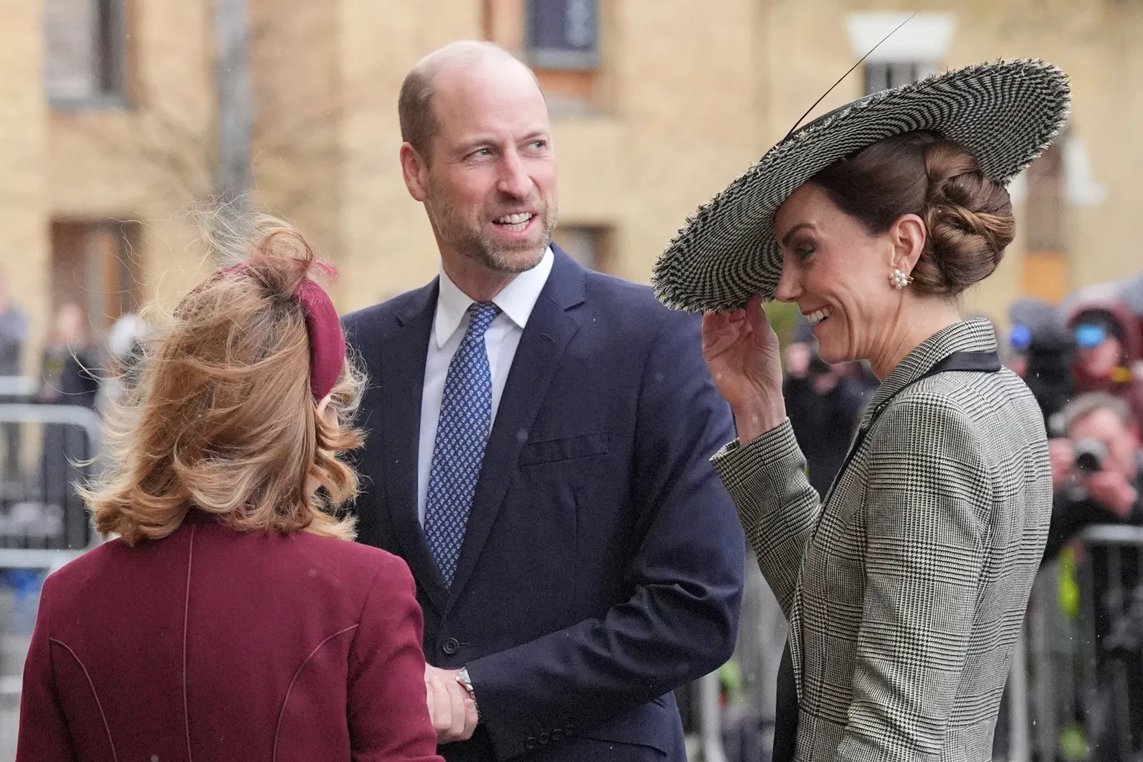 L'image peut contenir le prince William duc de Cambridge Blazer Vêtements Manteau Veste Tenue de soirée Costume Visage et heureux