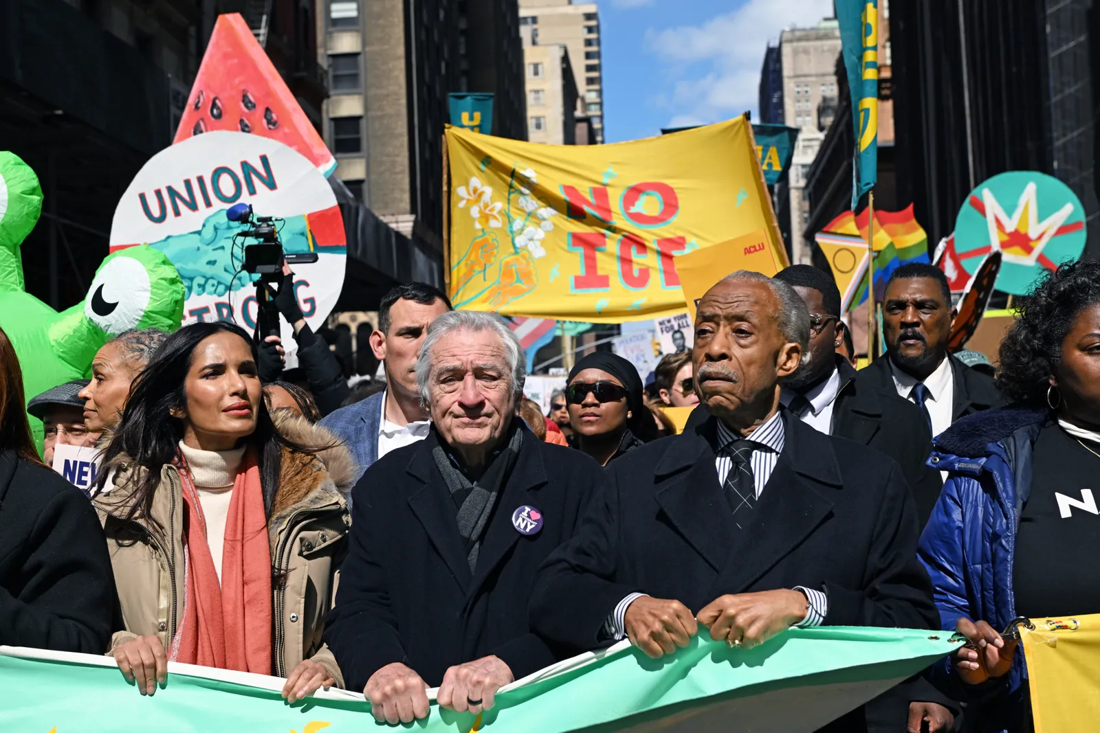 L'image contient peut-être Al Sharpton Robert De Niro Alfred Lawson Jr. Personne adulte Visage Tête Personnes et vêtements