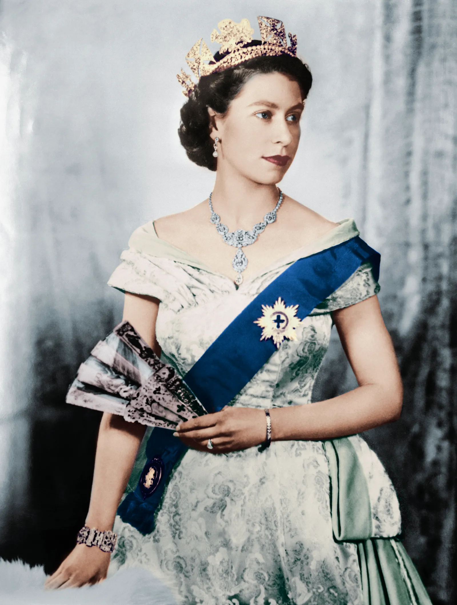 L'image peut contenir une personne d'Elizabeth II, un adulte et un mariage