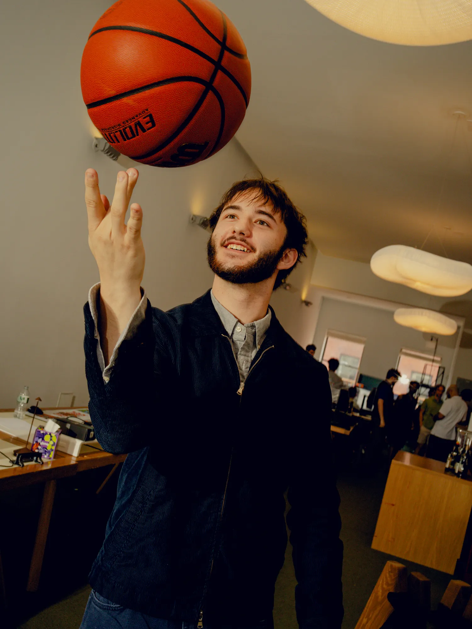 Adolescents, ils ont créé une entreprise valant un milliard de dollars. Ils veulent désormais façonner l’avenir. L'image peut contenir Billy Joe DuPree Ball Basketball Basketball Sport Visage Tête Personne et photographie