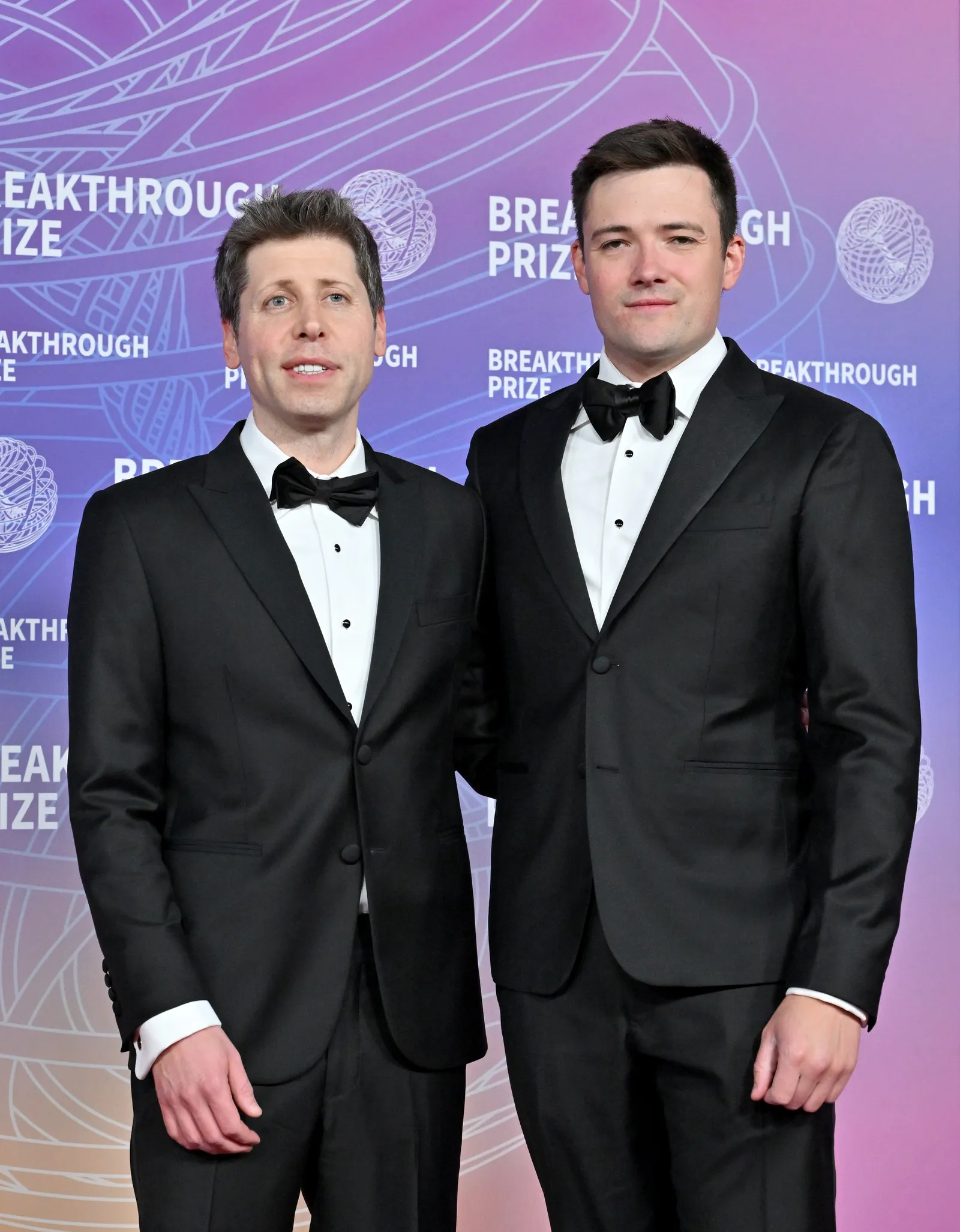 L'image peut contenir Sam Altman David Daniels Vêtements Tenue de soirée Costume Smoking Adulte Accessoires Cravate et manteau