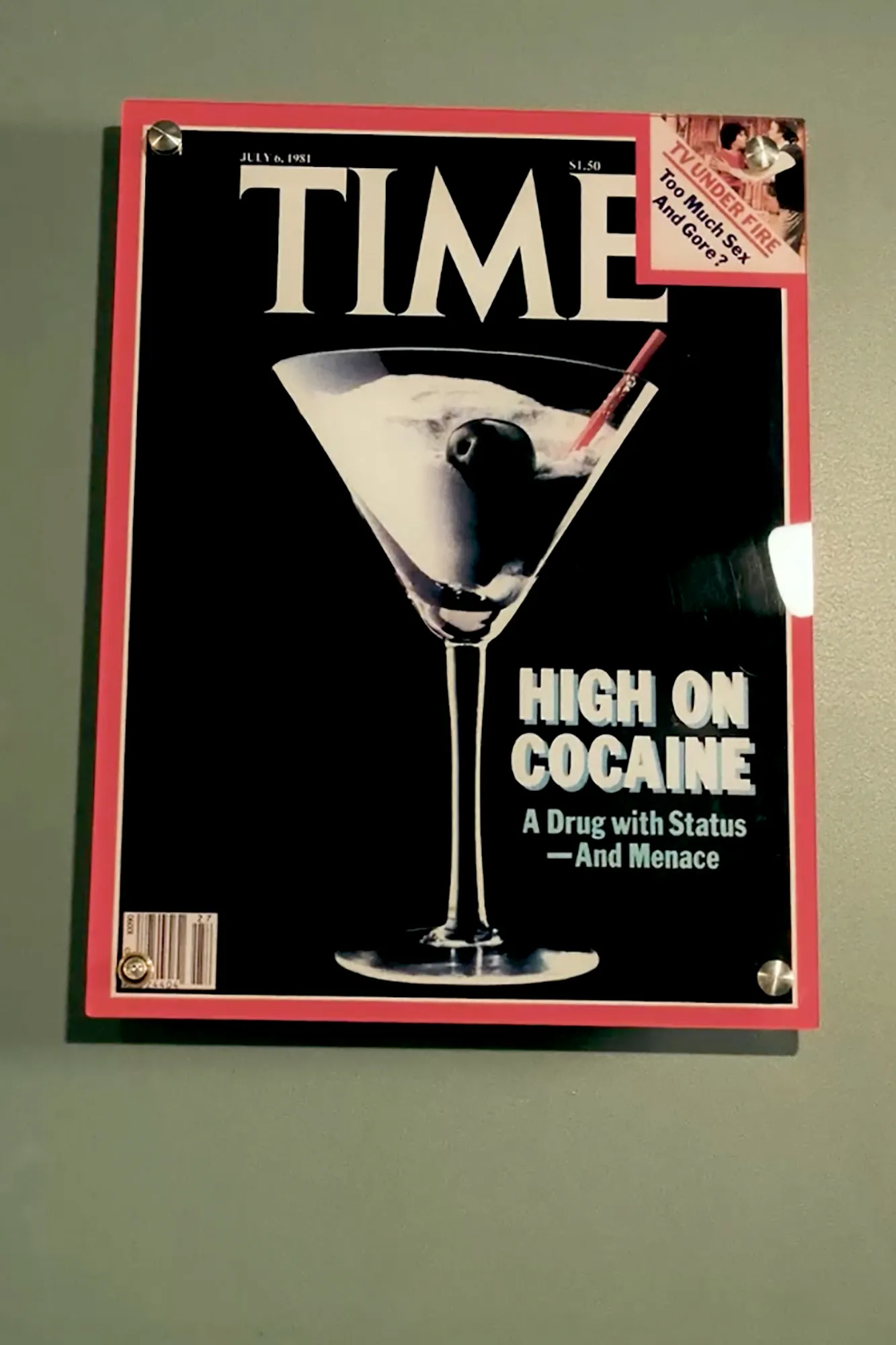 L'image peut contenir une personne et une publicité pour un cocktail de boissons alcoolisées