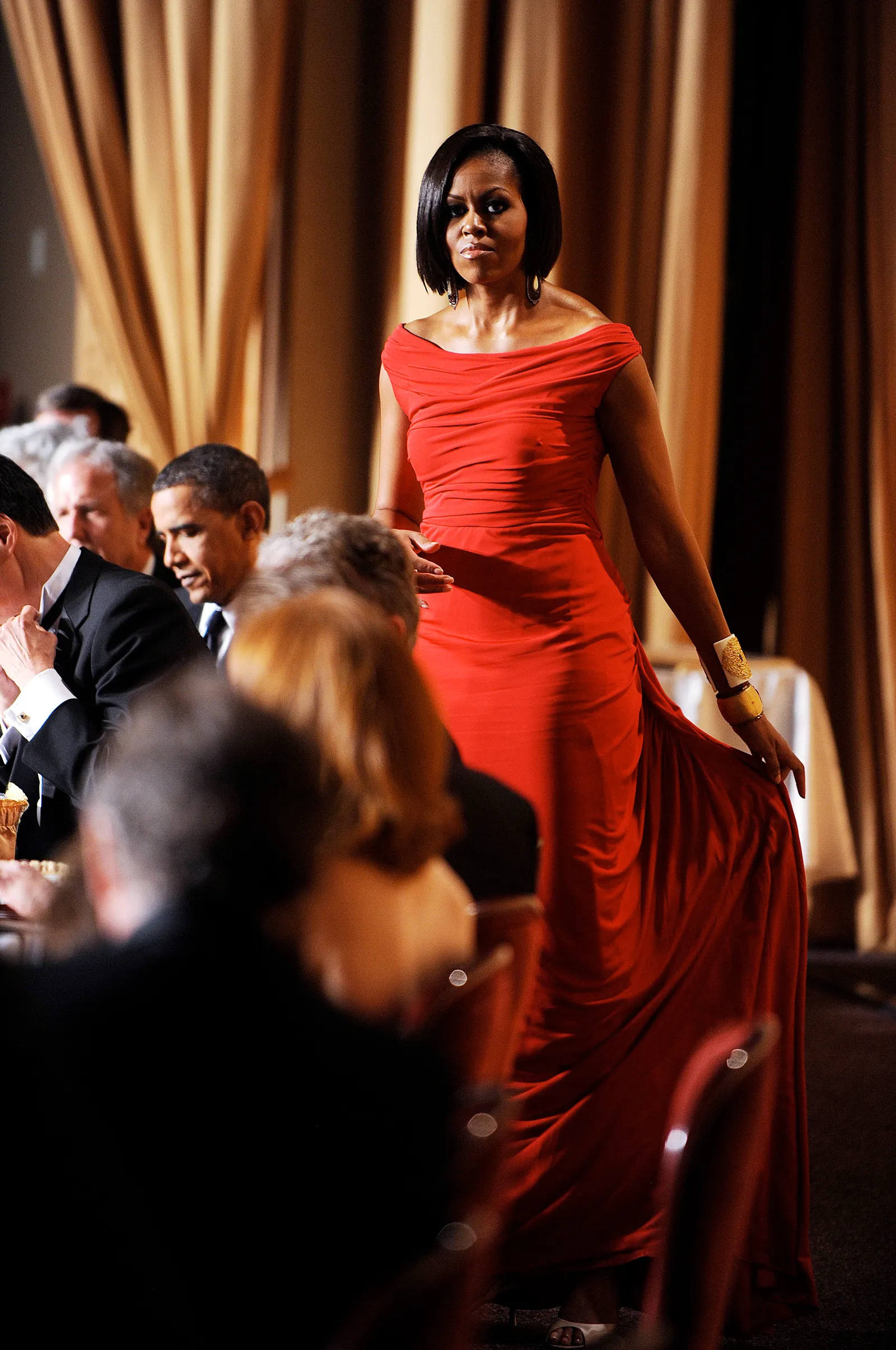 L'image peut contenir Michelle Obama Barack Obama Vêtements Robe Tenue de soirée Personne adulte Robe de soirée et mode