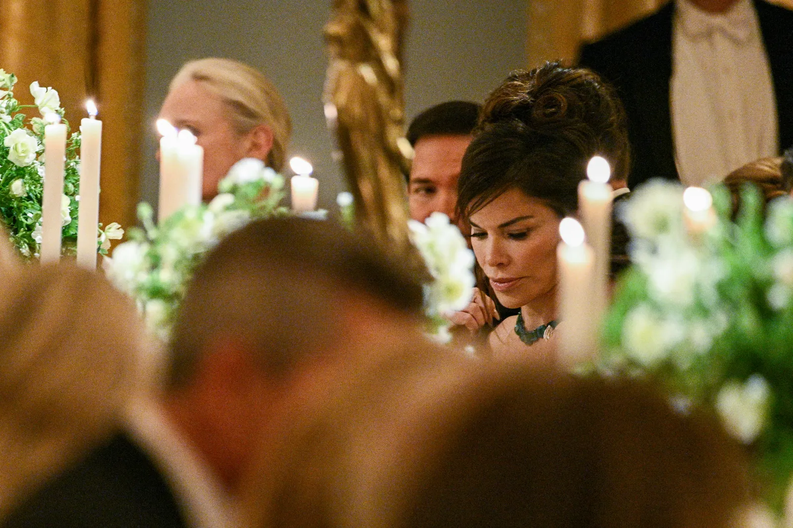 L'image peut contenir Laura Snchez Marco Rubio Personne adulte Mariage Tête Visage Photographie Portrait Personnes et bougie