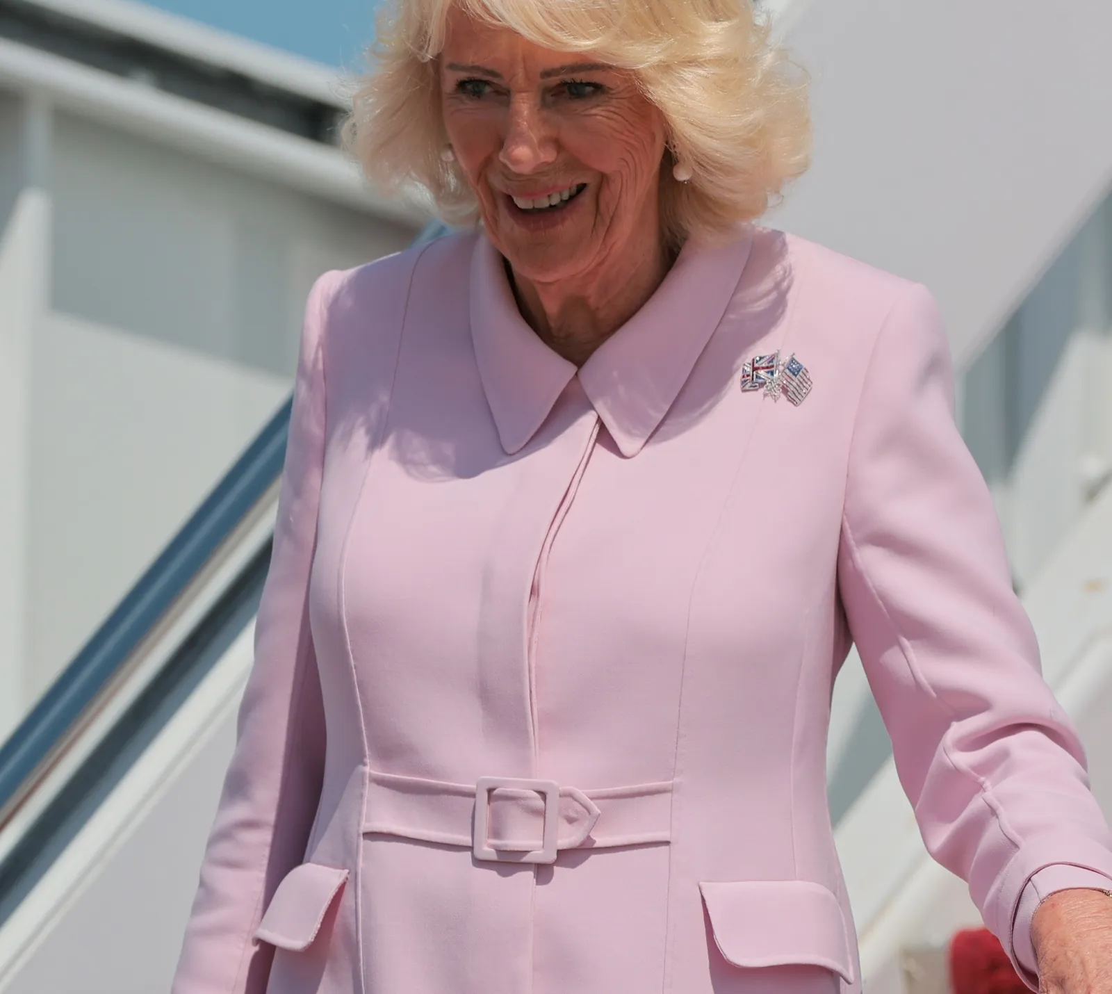 L'image peut contenir Lynn Redgrave Personne Vêtements pour adultes Tenue de soirée Costume et manteau