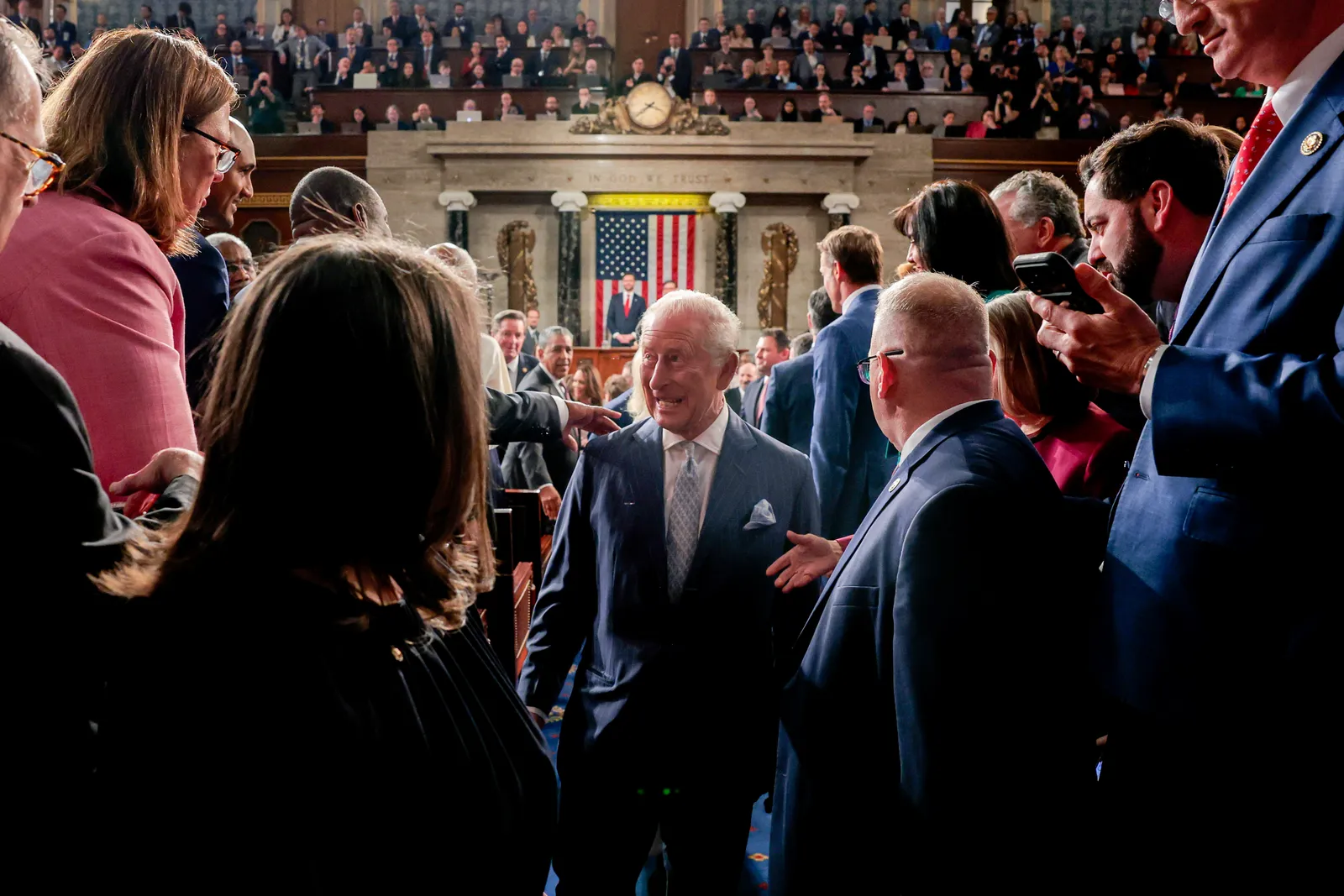 L'image peut contenir Charles Prince de Galles Adriano Espaillat John Garamendi Lee Loughnane Bill Kenney et La Parka