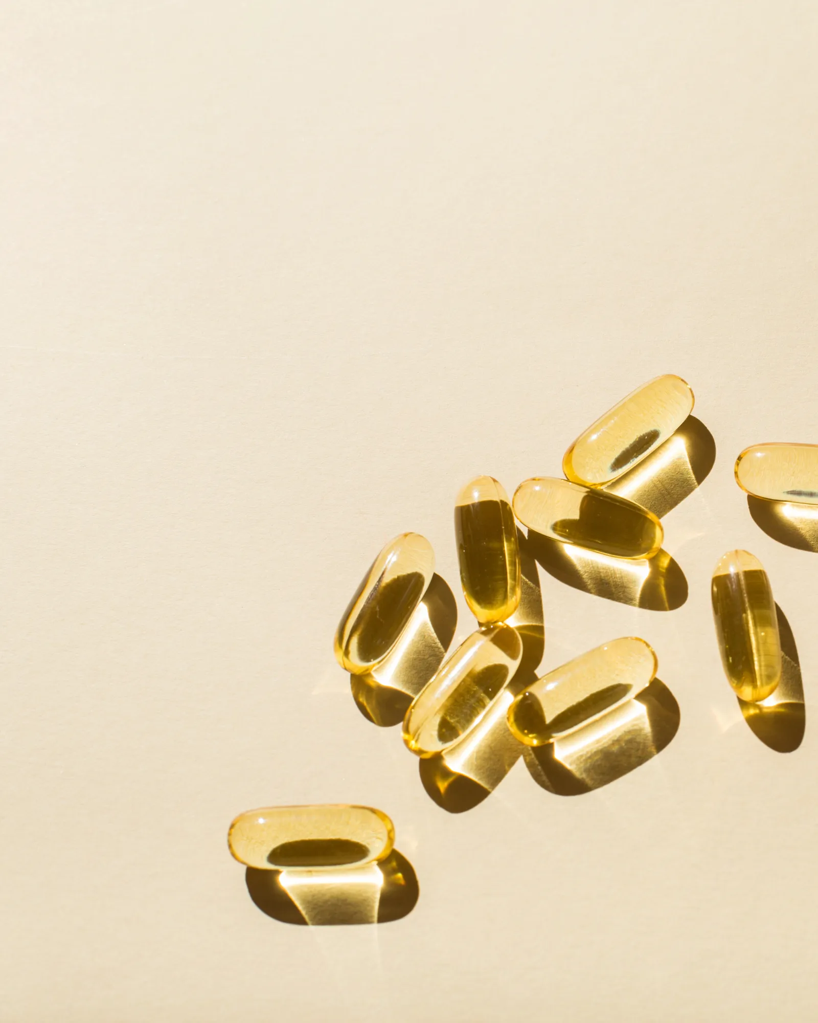 L'image peut contenir une capsule de pilule médicamenteuse et un tuyau de fumée