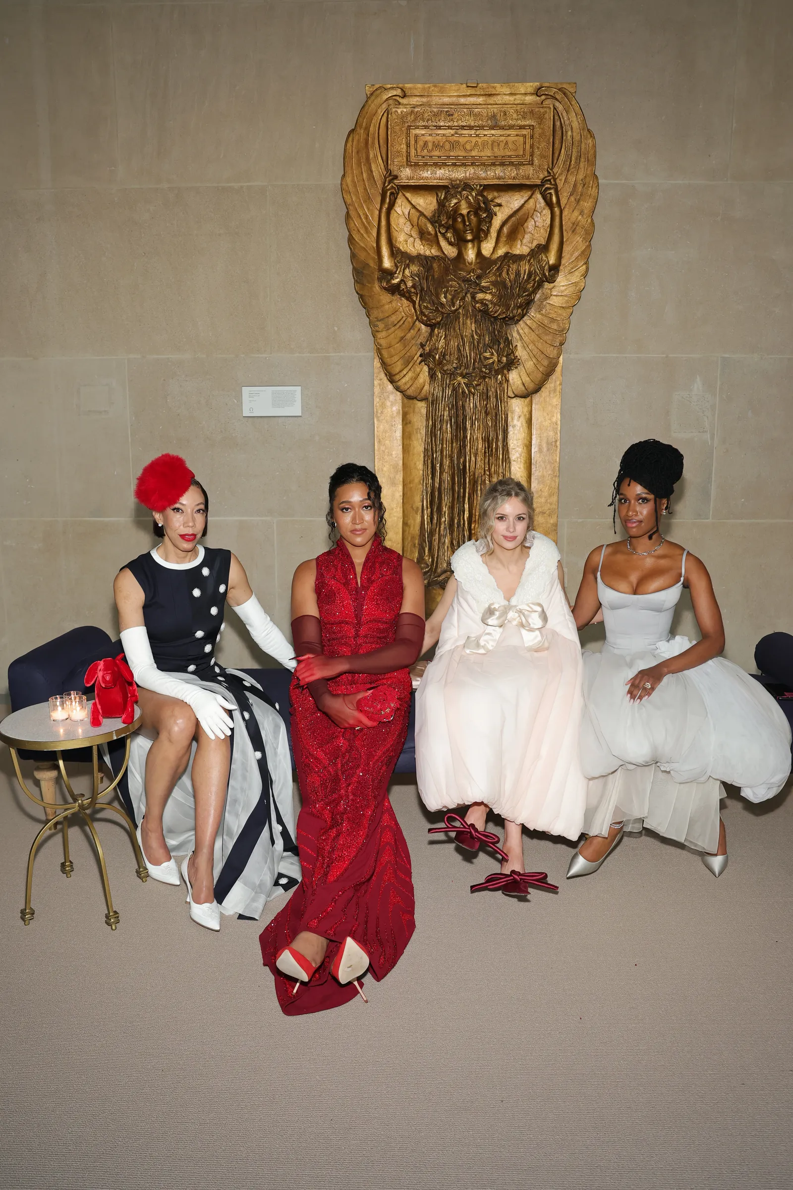 L'image peut contenir Kimberly Russell Naomi Osaka Vêtements Robe Tenue de soirée Visage Tête Personne Photographie et portrait