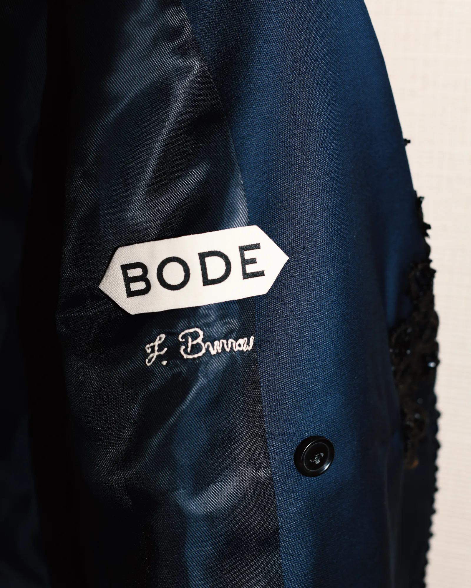 L'image peut contenir des vêtements Manteau Veste Blazer Manches longues et manches