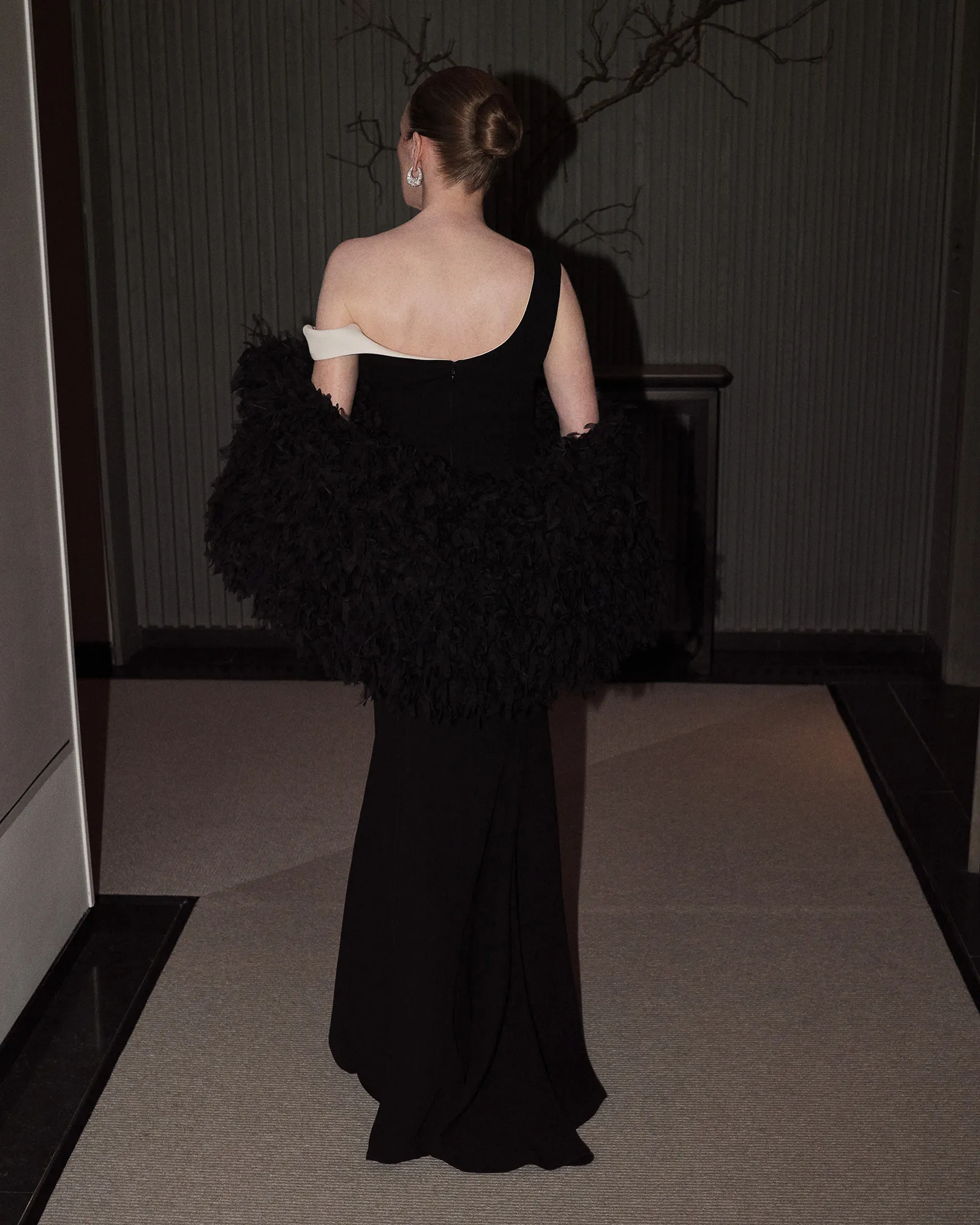 L'image peut contenir des vêtements Robe Robe de soirée Vêtements de cérémonie Personne adulte Mode et robe