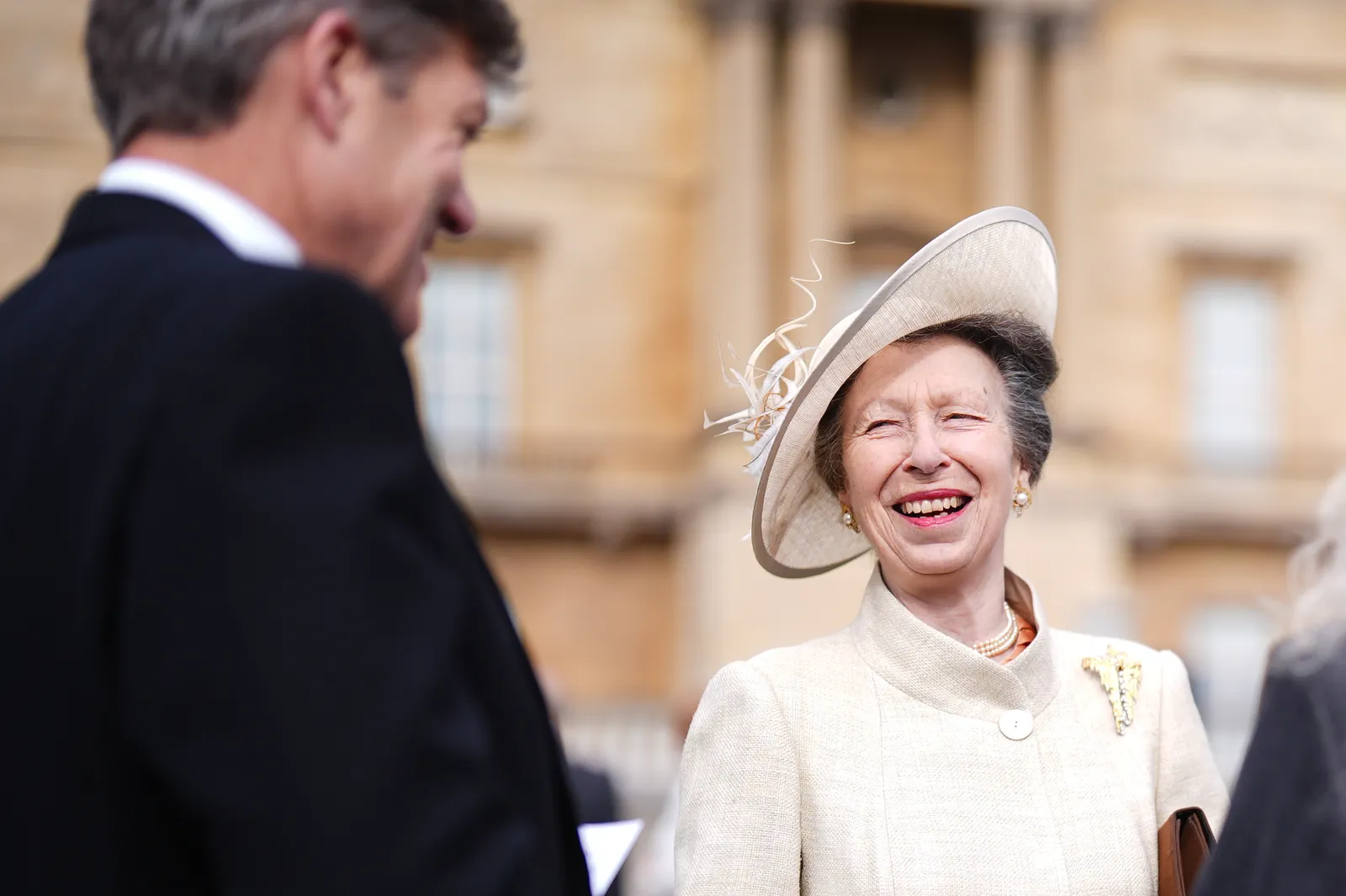 L'image peut contenir Anne Princess Royal Head Personne Visage Heureux Rire Adolescent et Adulte