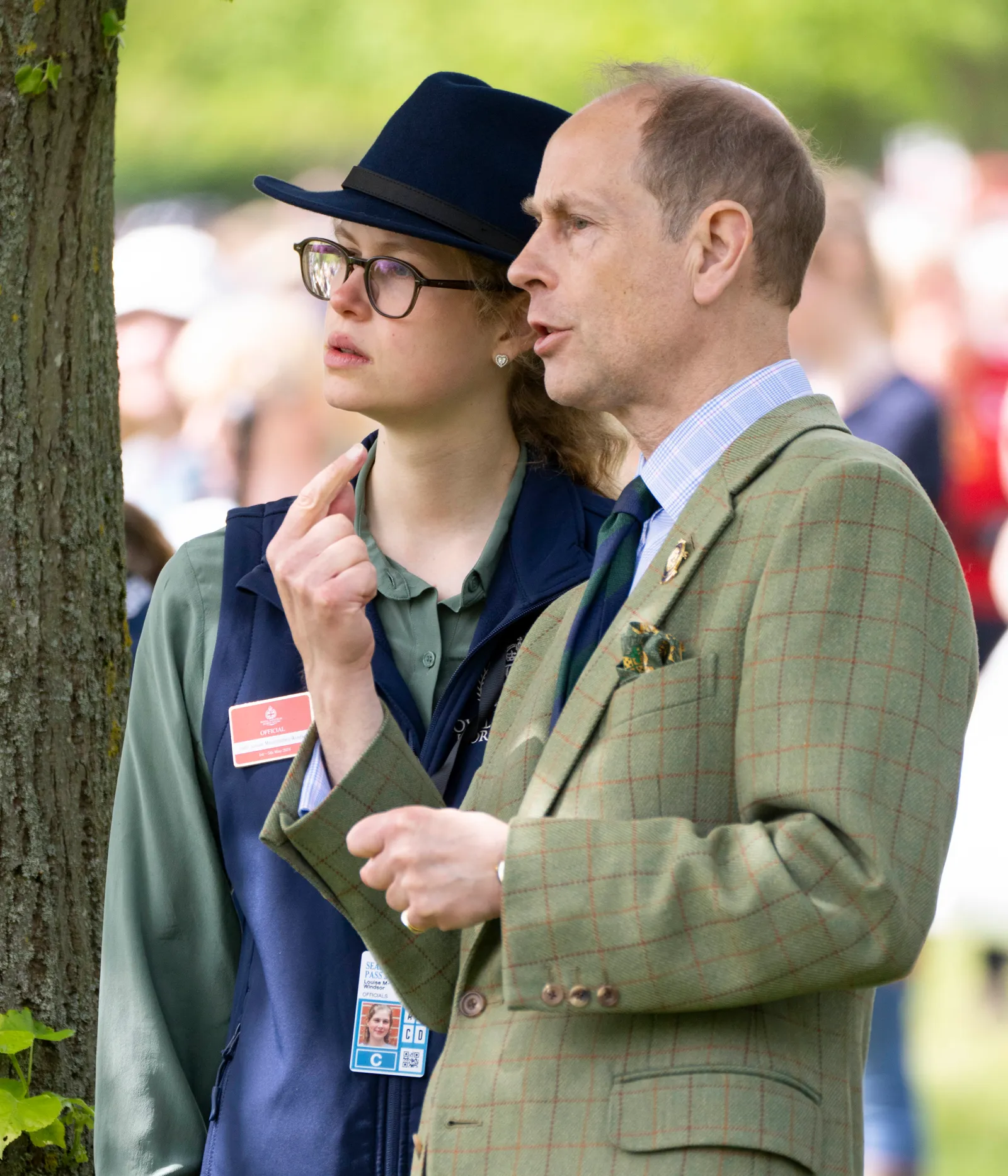 L'image peut contenir le Grand-Duc Andreï Vladimirovitch de Russie Personne adulte Vêtements Manteau Chapeau Visage Tête et accessoires