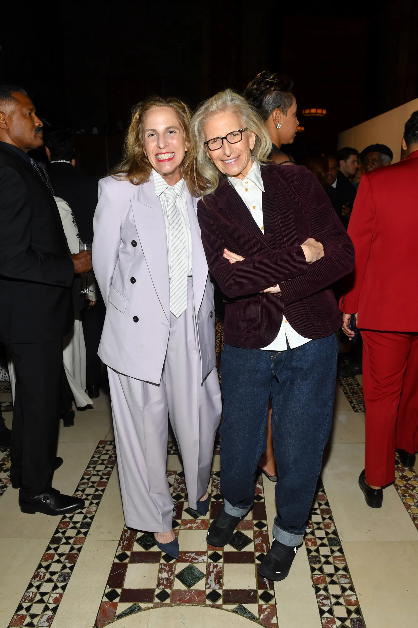 Fête Accompli : John Legend, Chance the Rapper, Elizabeth Alexander et Lonnie Ali ont été honorés lors du gala annuel Gordon Parks L'image peut contenir Annie Leibovitz Lazy Lester Blazer Vêtements Manteau Veste Pantalon Mode Personnes et personne
