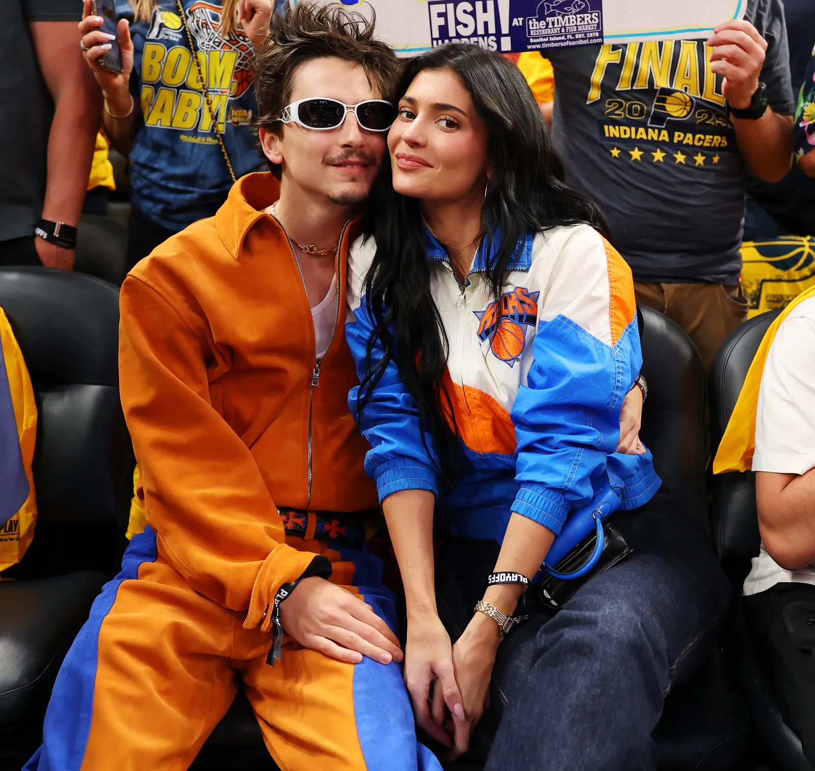 L'image peut contenir Timothe Chalamet Kylie Jenner Accessoires Lunettes de soleil Personne adulte Visage Tête Vêtements et manteau