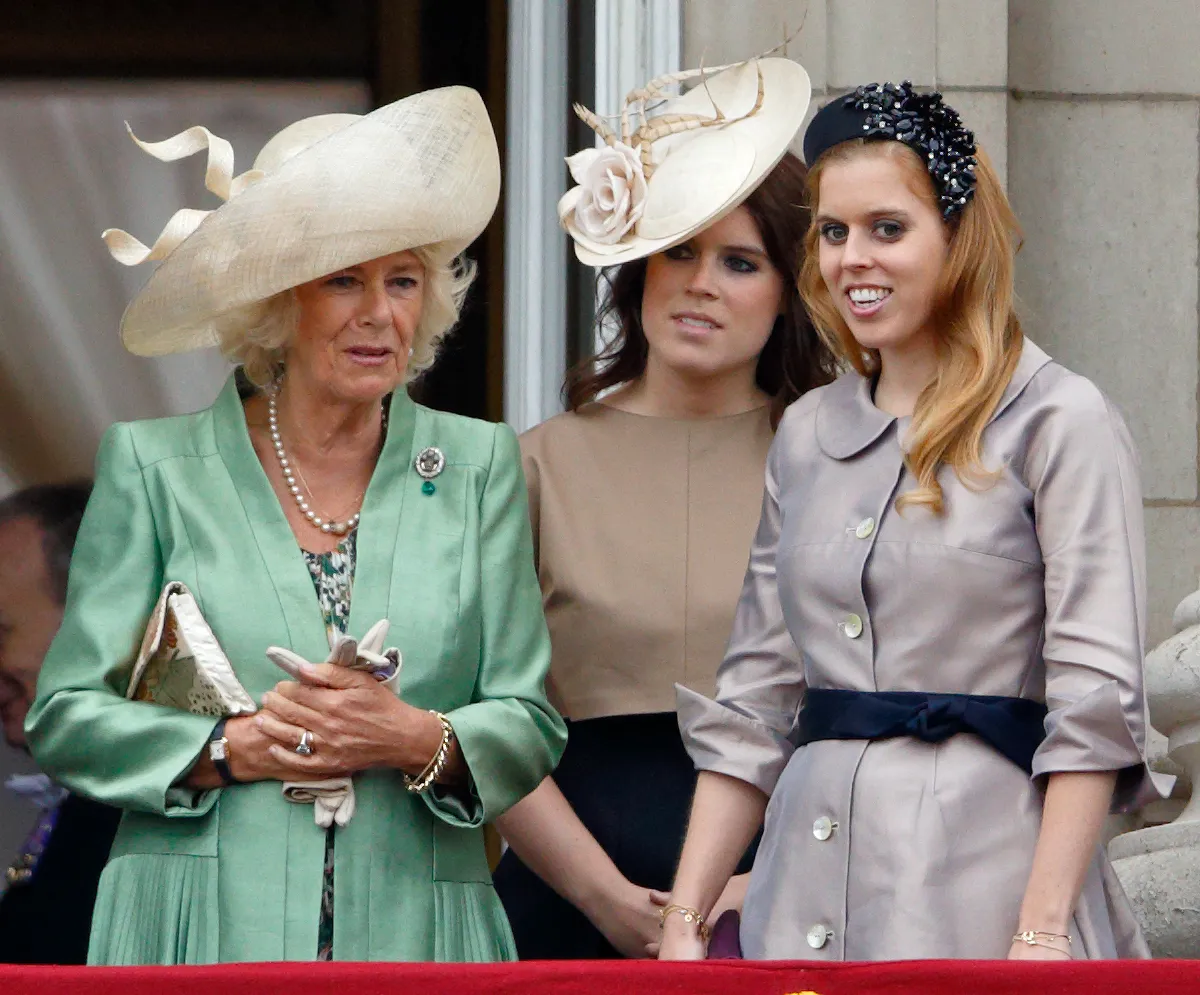 La reine Camilla a une « tendance impitoyable », déclare un biographe de la famille royale L'image peut contenir Kelley O'Hara Personne Vêtements pour adultes Chapeau Visage Accessoires de tête Bijoux et collier