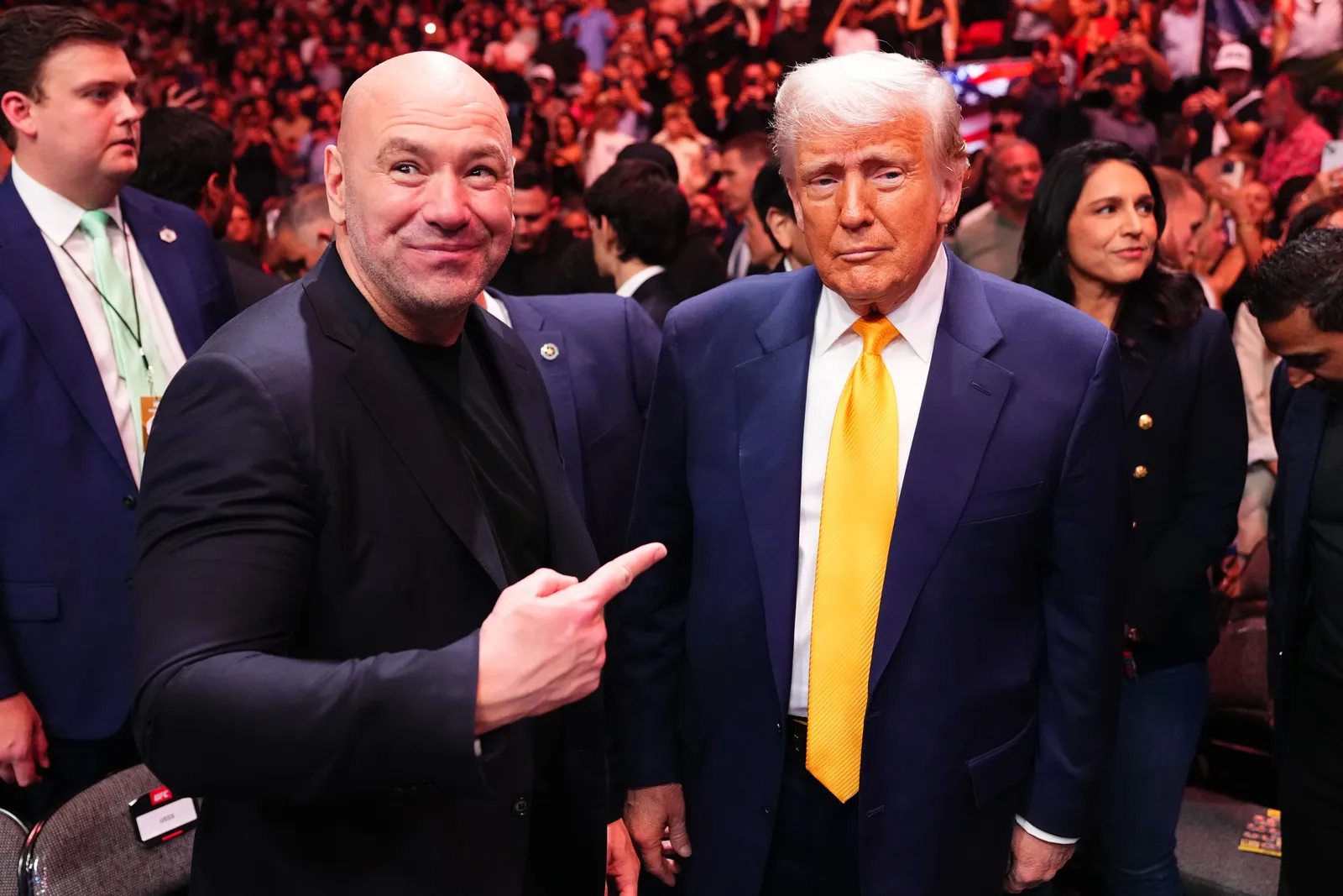 L'image peut contenir Dana White Donald Trump Monte Pittman Jonathan Cyprien La Parka Accessoires Tenue de soirée et cravate