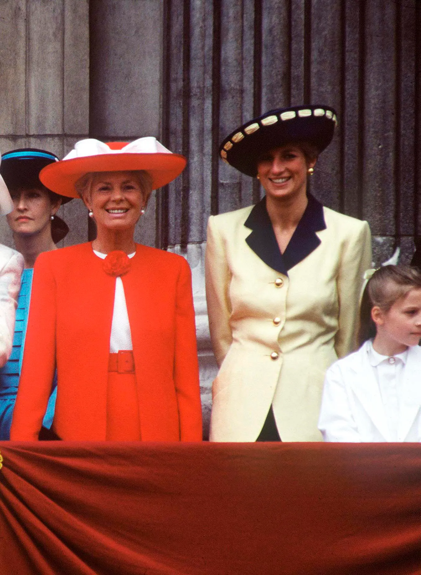 L'image peut contenir Diana, princesse de Galles, Laurette Onkelinx, personne, vêtements, chapeau, visage, tête, photographie et portrait.