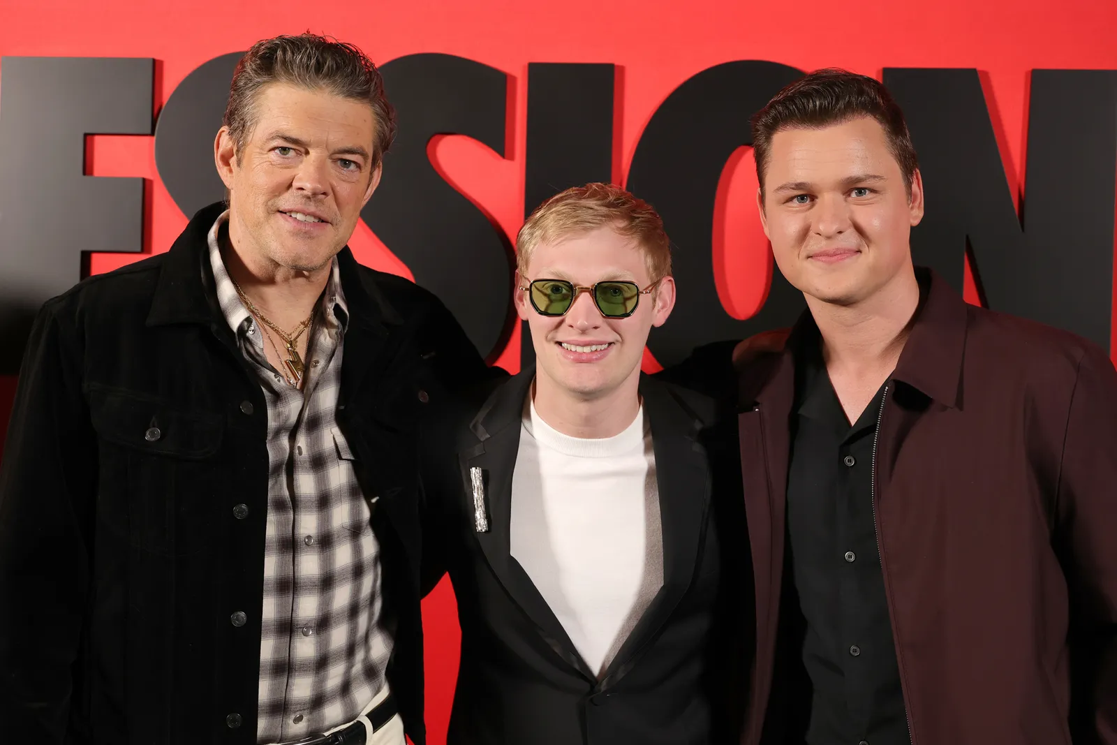 L'image peut contenir Jason Blum Svenskeren Accessoires Lunettes de soleil Mode Vêtements Manteau Veste Adulte et personne