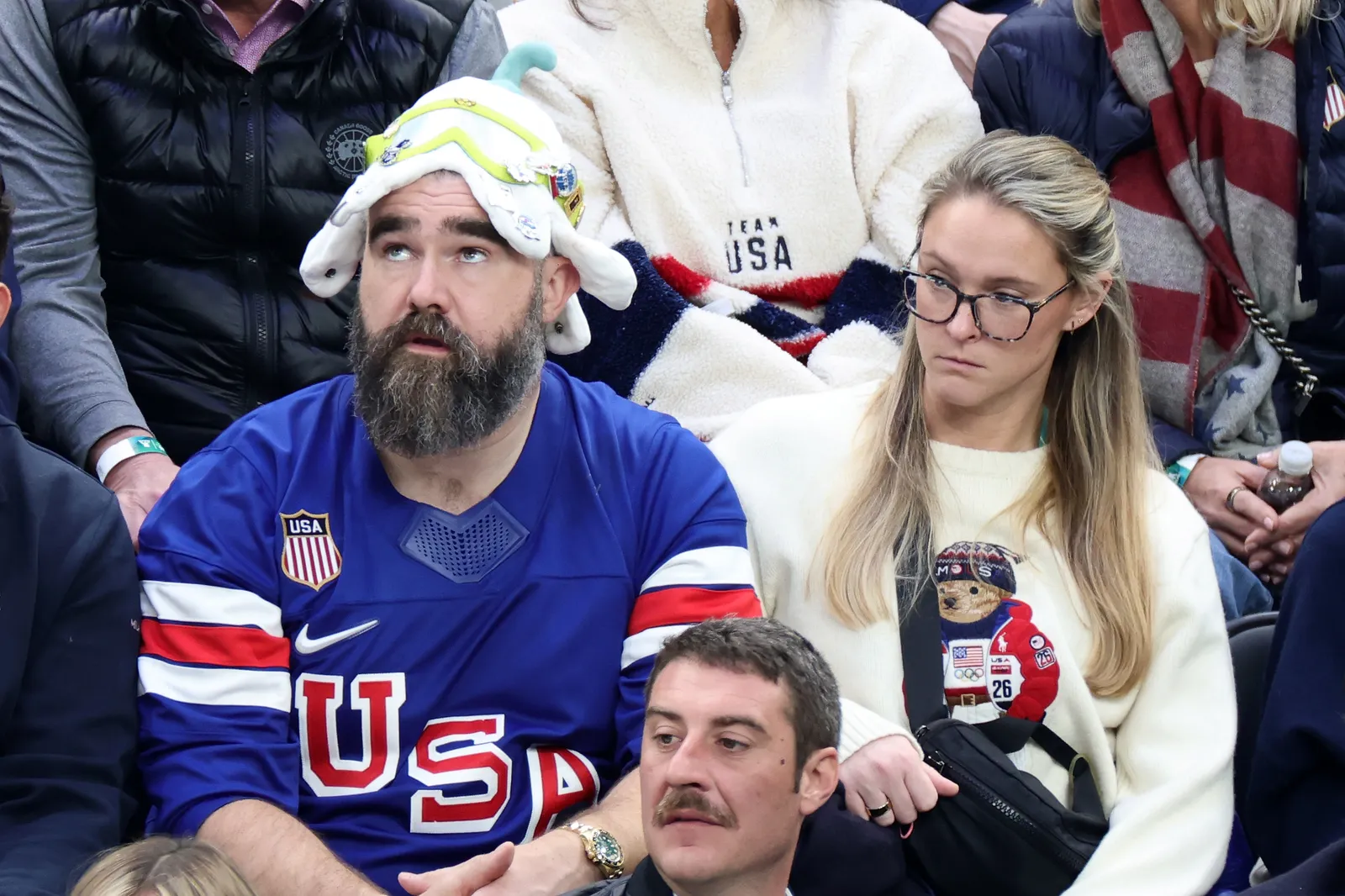 L'image peut contenir Jason Kelce Andrew O'Keefe Visage Tête Personne Photographie Portrait Accessoires Lunettes et vêtements