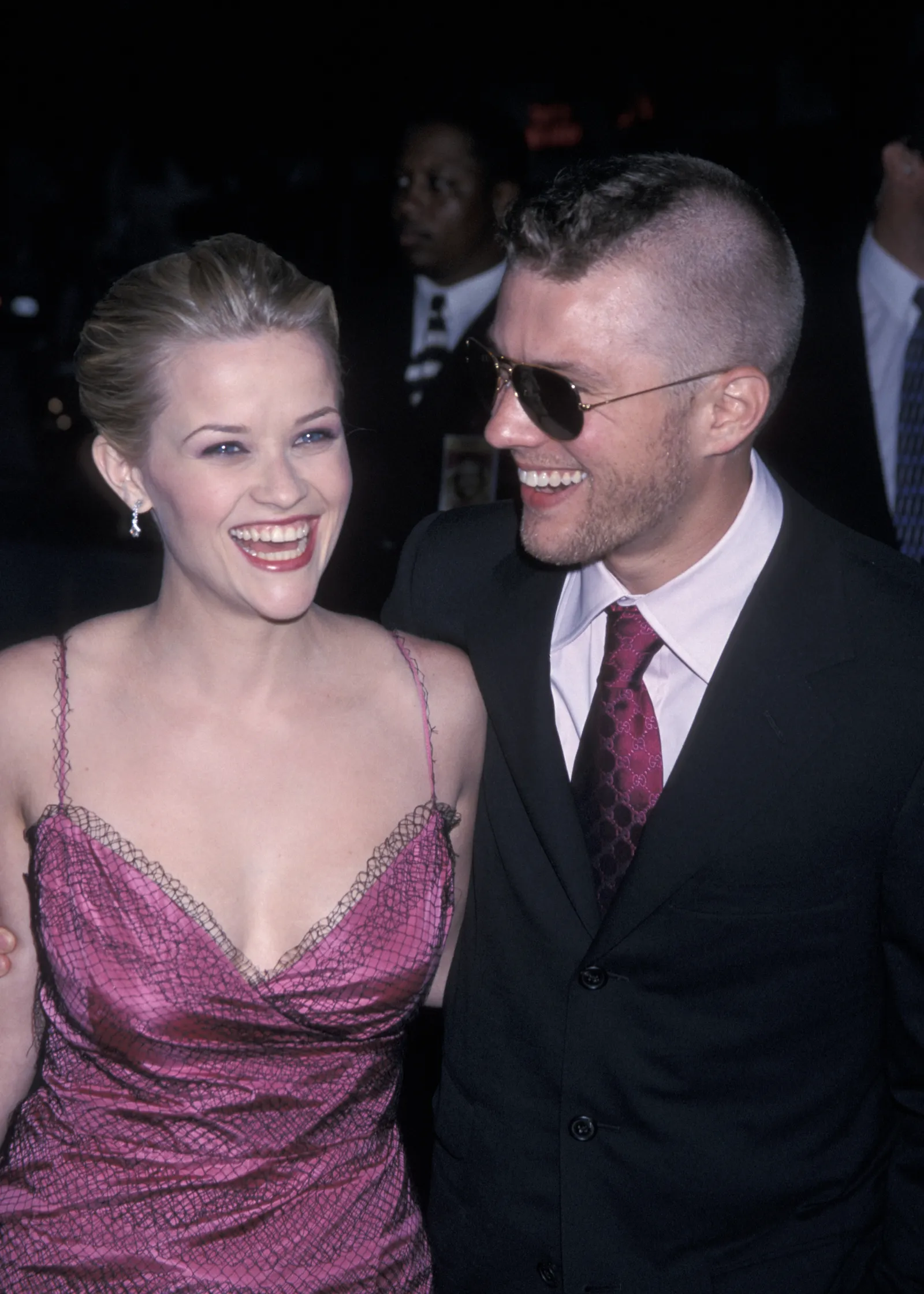 L'image peut contenir Ryan Phillippe Reese Witherspoon Blazer Vêtements Manteau Veste Tenue de soirée Costume Mode et robe