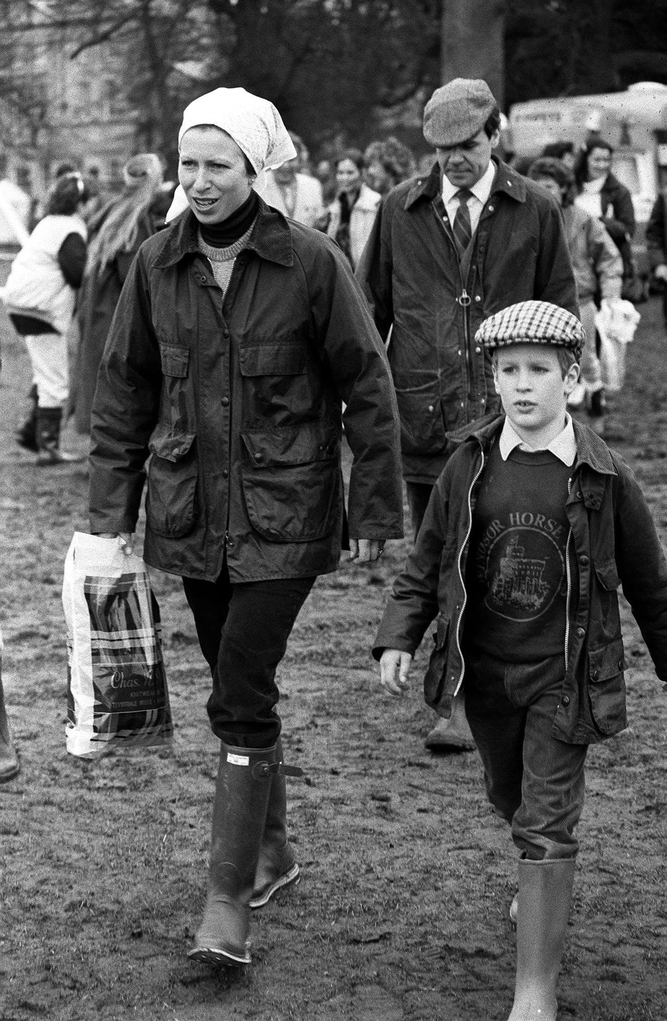 Comment la princesse Anne envisage de célébrer le deuxième mariage de son fils Peter Phillips L'image peut contenir Anne Princess Royal Yootha Joyce Vêtements Manteau Chapeau Casquette Veste Adulte Personne et Enfant