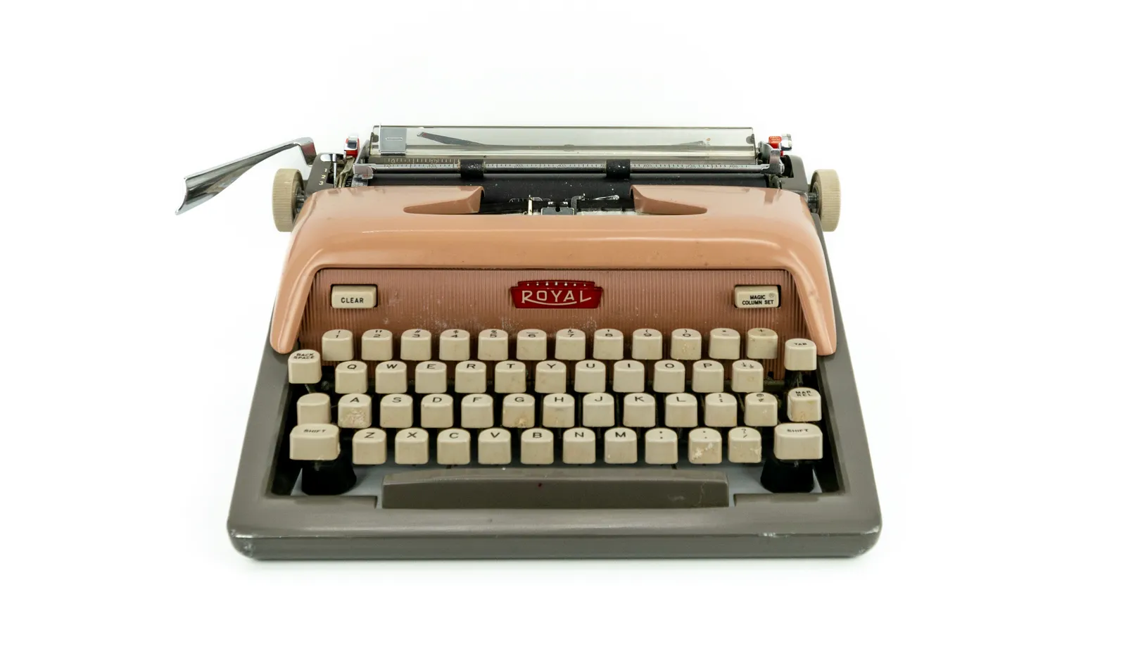 Comment la comédie a façonné l’histoire américaine, sans blague Machine à écrire Lenny Bruces Royal. En plus de ses stand-up, il a écrit des essais dans des chroniques de journaux et une autobiographie...