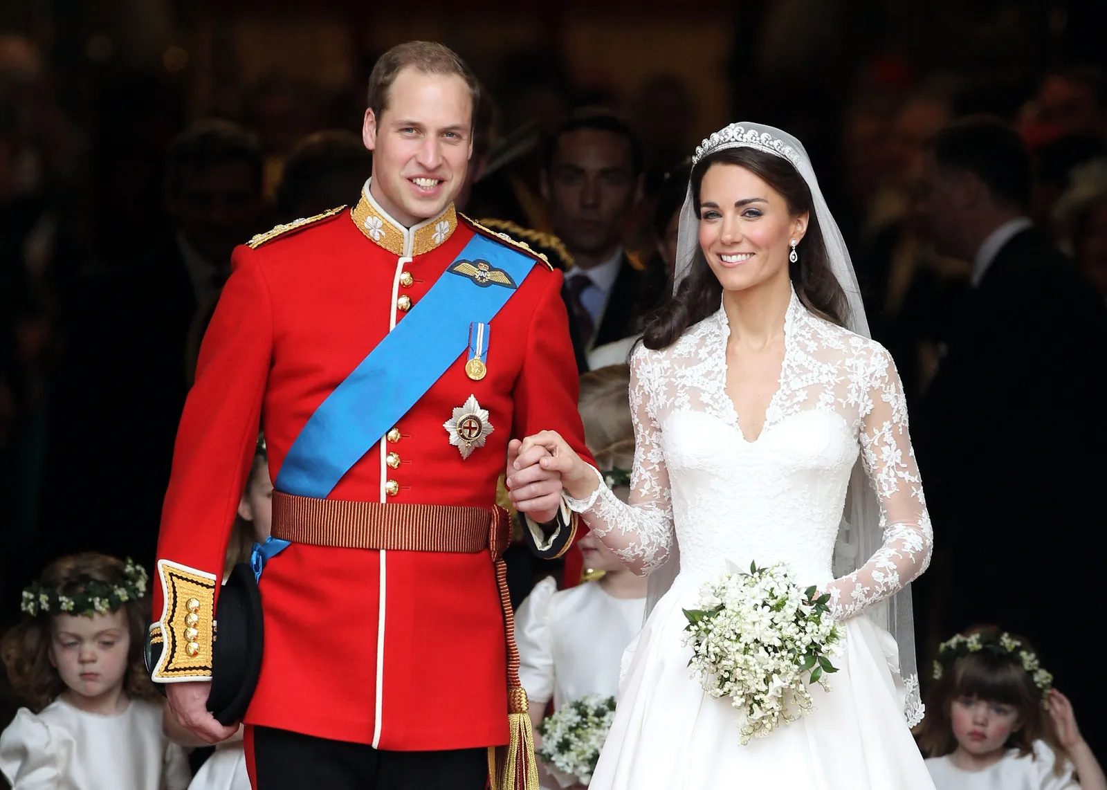 L'image contient peut-être le prince William, duc de Cambridge, James Middleton, personne, visage et vêtements de mariage pour adultes