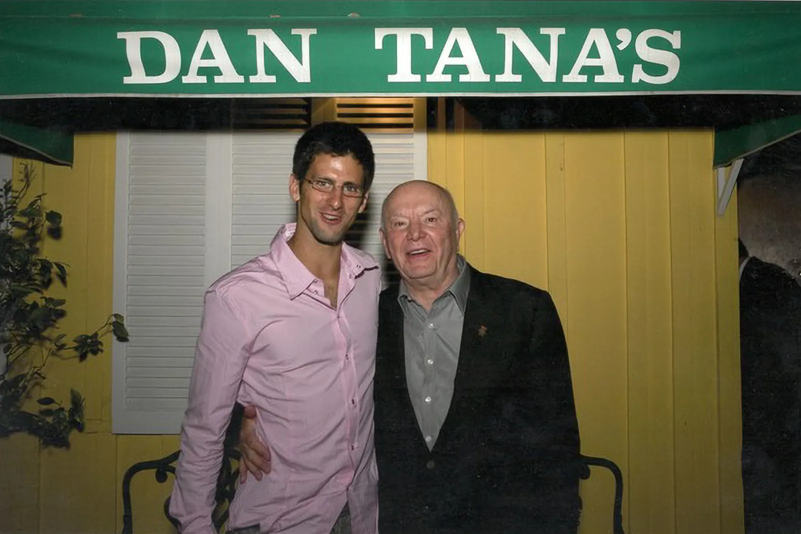 Grandir chez Dan Tana's, le restaurant le plus célèbre d'Hollywood Dan et Novak Djokovic