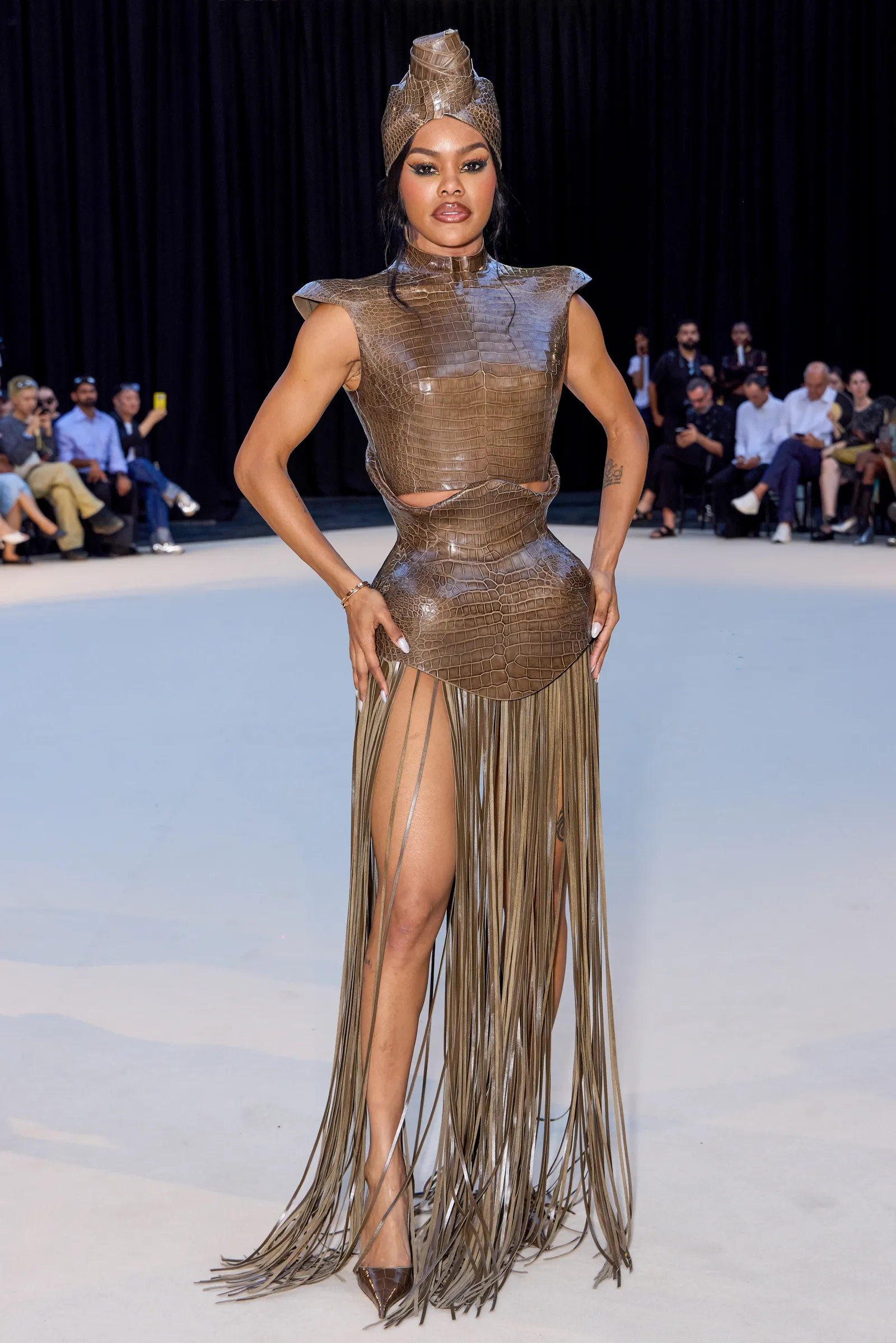 Les outsiders de la semaine de la Haute Couture à Paris L'image peut contenir Teyana Taylor Mode Personne adulte Vêtements et robes pour enfants
