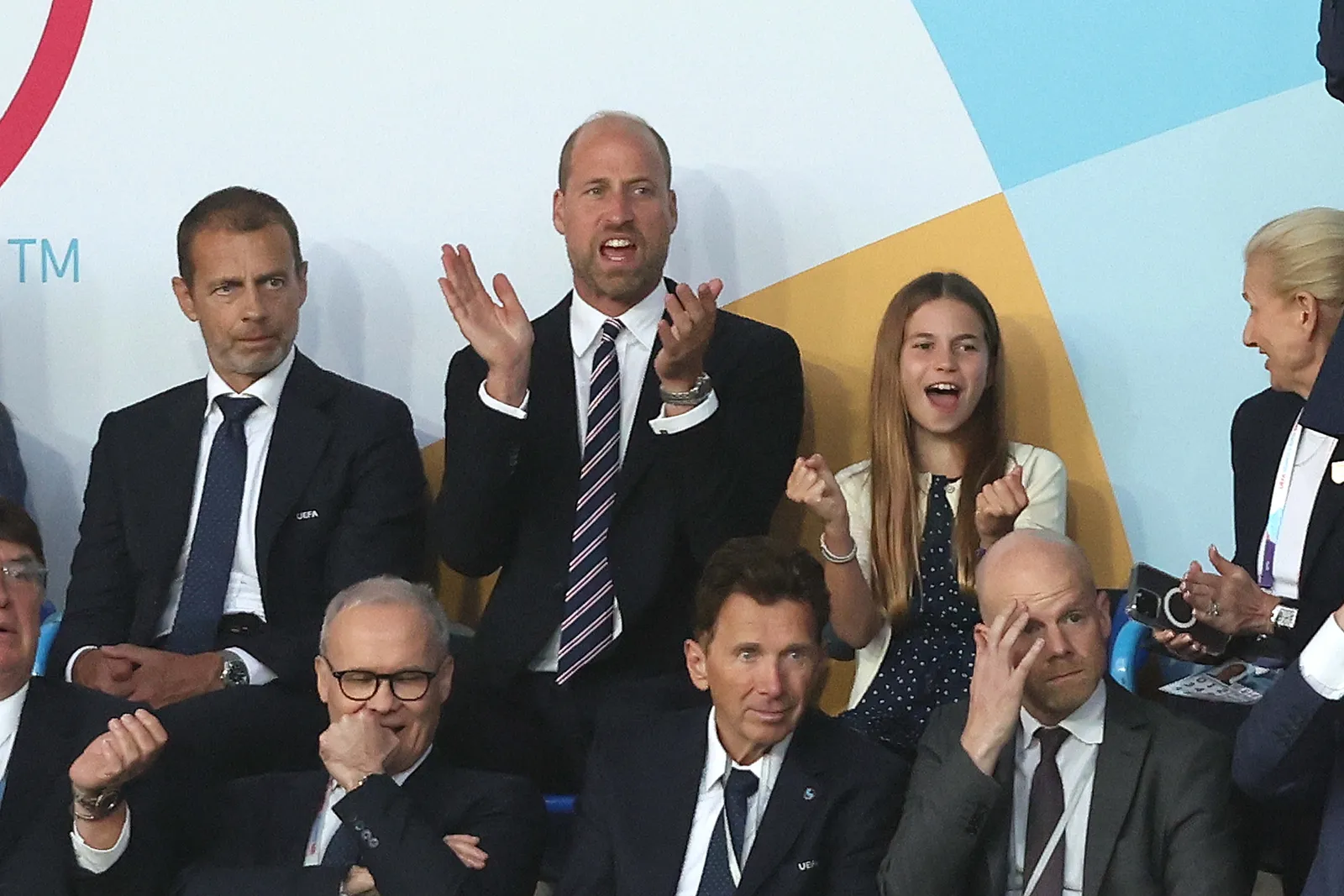 Coupe du monde 2026, Angleterre contre Argentine : le match qui fusionne football et famille royale L'image peut contenir le prince William, duc de Cambridge, vêtements pour adultes, vêtements de cérémonie, accessoires de costume et cravate.