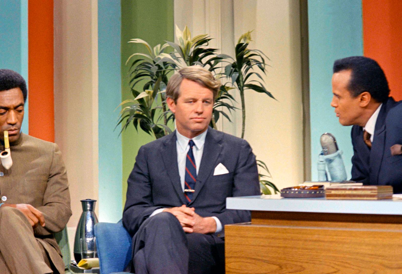 L'hôte invité Harry Belafonte remplace Johnny Carson à l'émission 