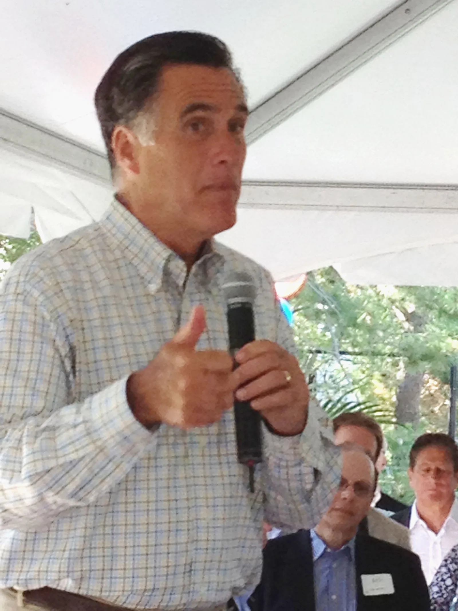 Mitt Romney prend la parole lors d'un événement de collecte de fonds à Southampton
