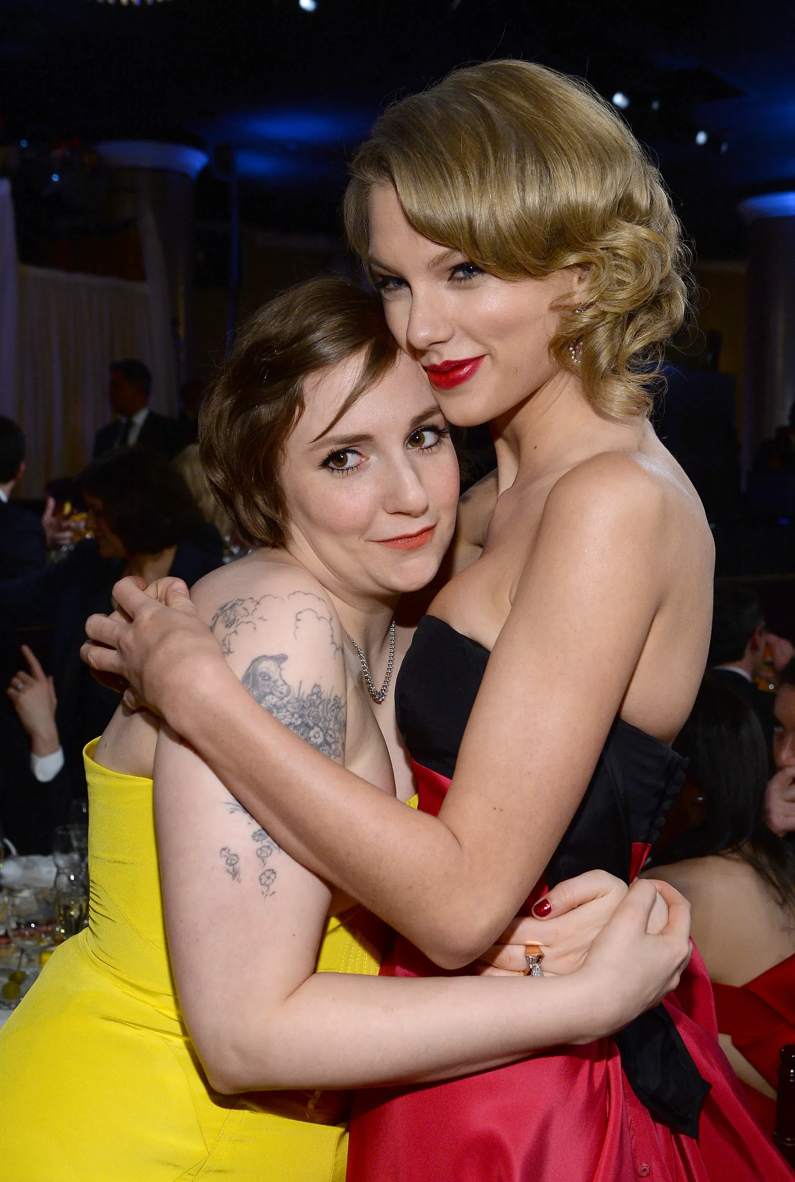 L'image peut contenir Taylor Swift Lena Dunham Personne Peau Tatouage Visage Tête Photographie Portrait Adulte et accessoires