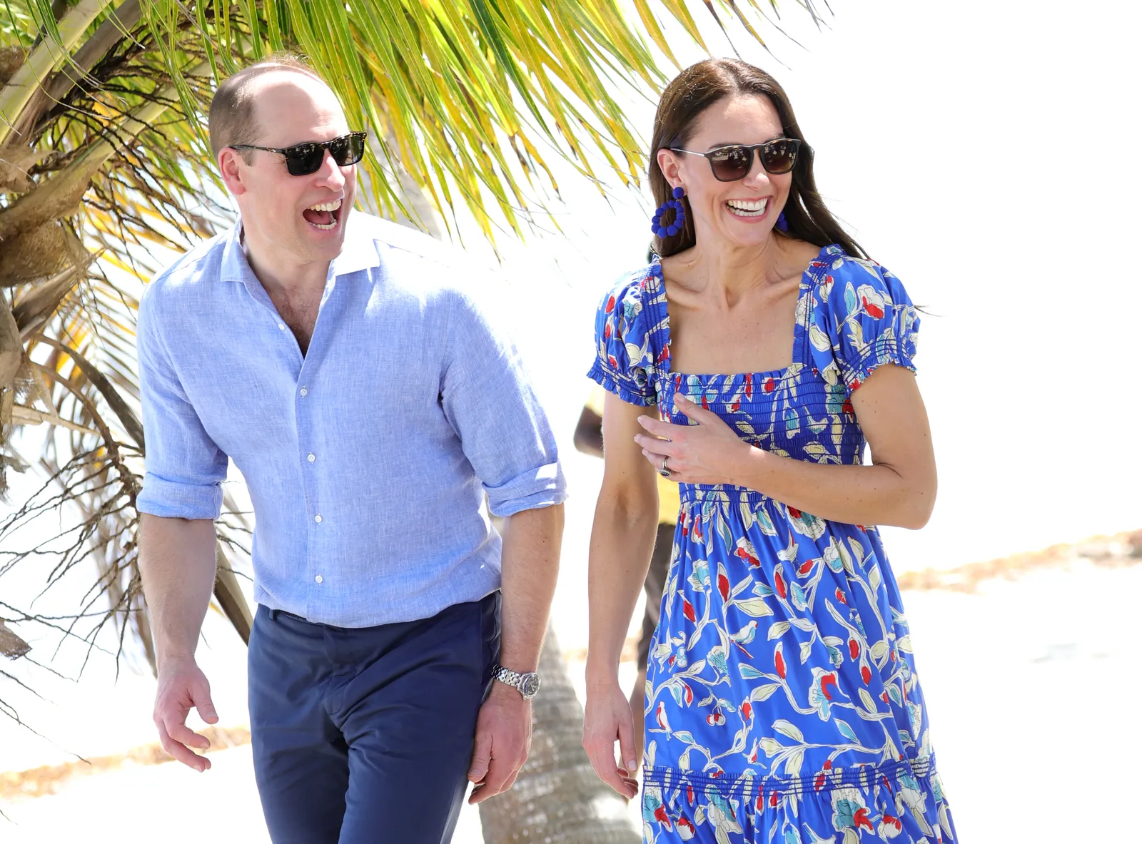 Kate Middleton pourrait rejoindre le prince William en Inde cet automne L'image peut contenir le prince William, duc de Cambridge, chemisier, vêtements de plage, accessoires et lunettes de soleil pour personnes adultes.