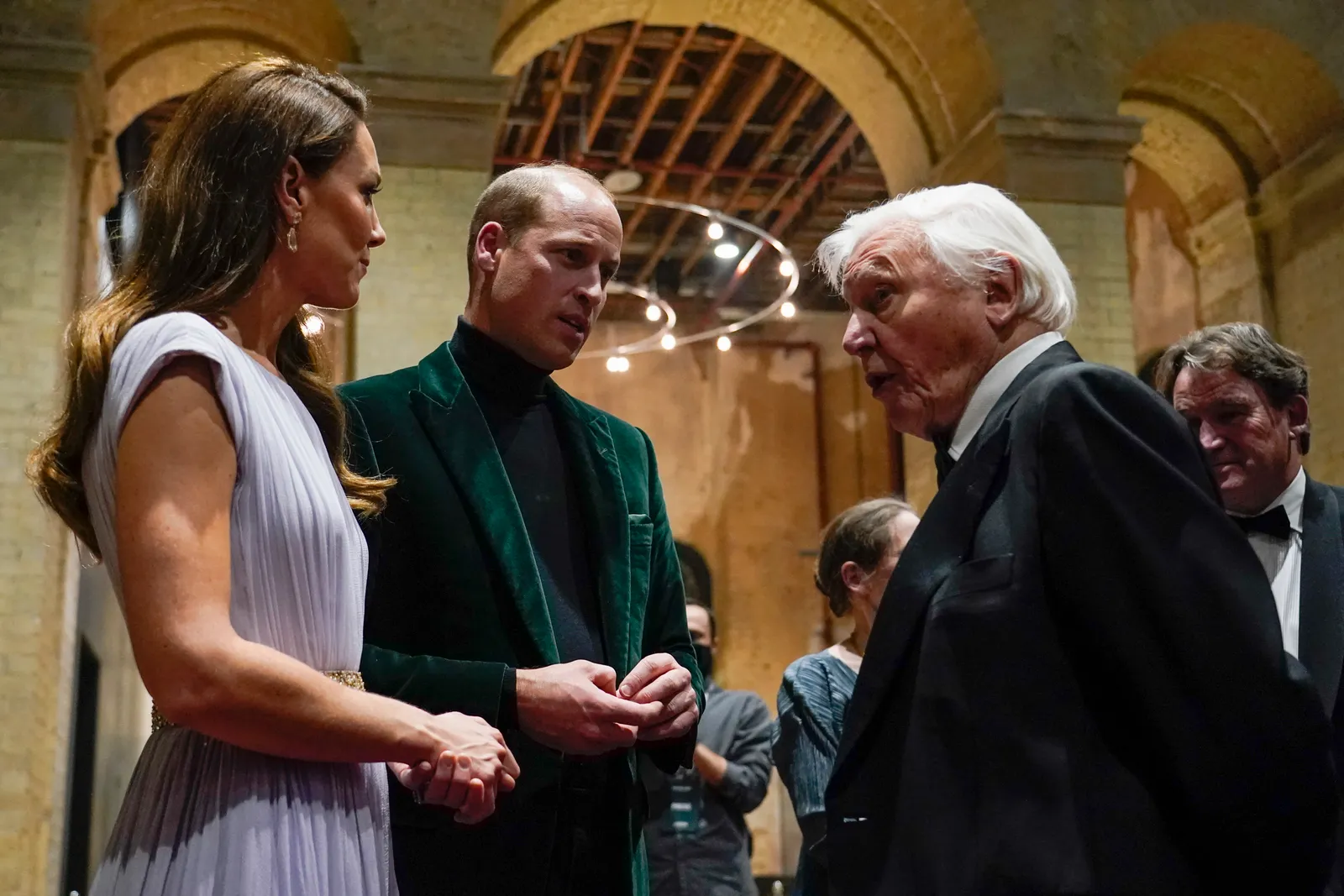 Kate Middleton pourrait rejoindre le prince William en Inde cet automne L'image peut contenir David Attenborough, le prince William, duc de Cambridge, une personne adulte et un bébé.