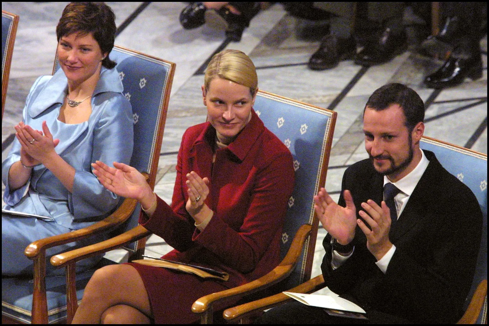 Héritiers sans couronne : les femmes royales qui n'étaient pas autorisées à régner L'image peut contenir Bridgette Wilson Personne adulte Visage Tête Vêtements Chaussures et chaussures