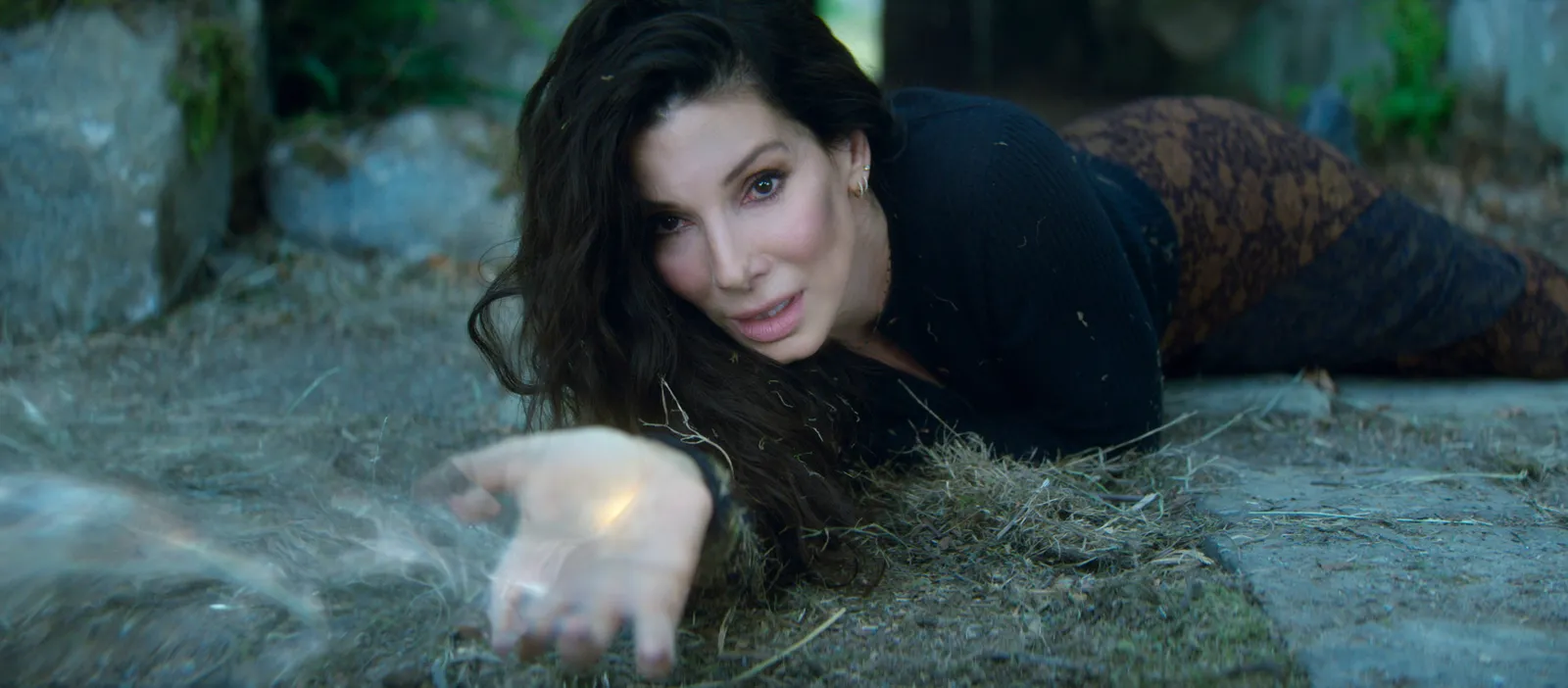 L'image contient peut-être Sandra Bullock Visage Tête Personne Photographie Portrait Partie du corps Doigt Main Adulte et heureux