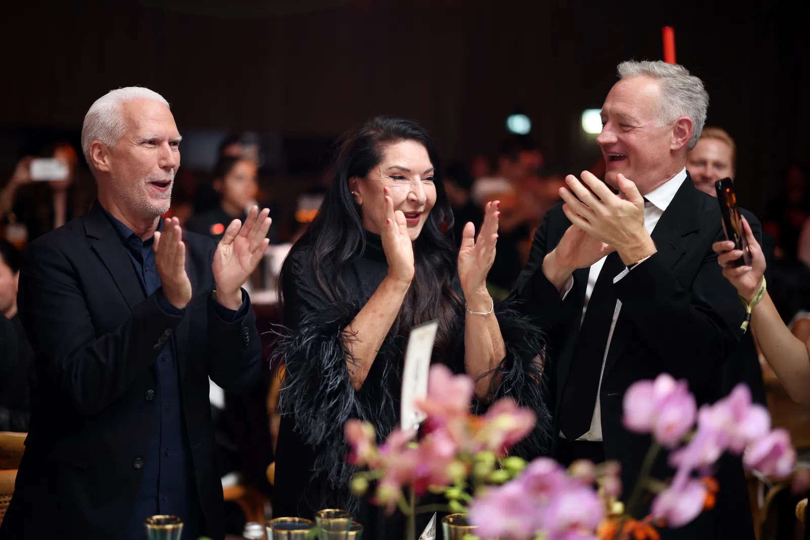 L'image peut contenir Marina Abramović Dipna Lim Prasad Personne adulte Tête Visage Mariage et applaudissements