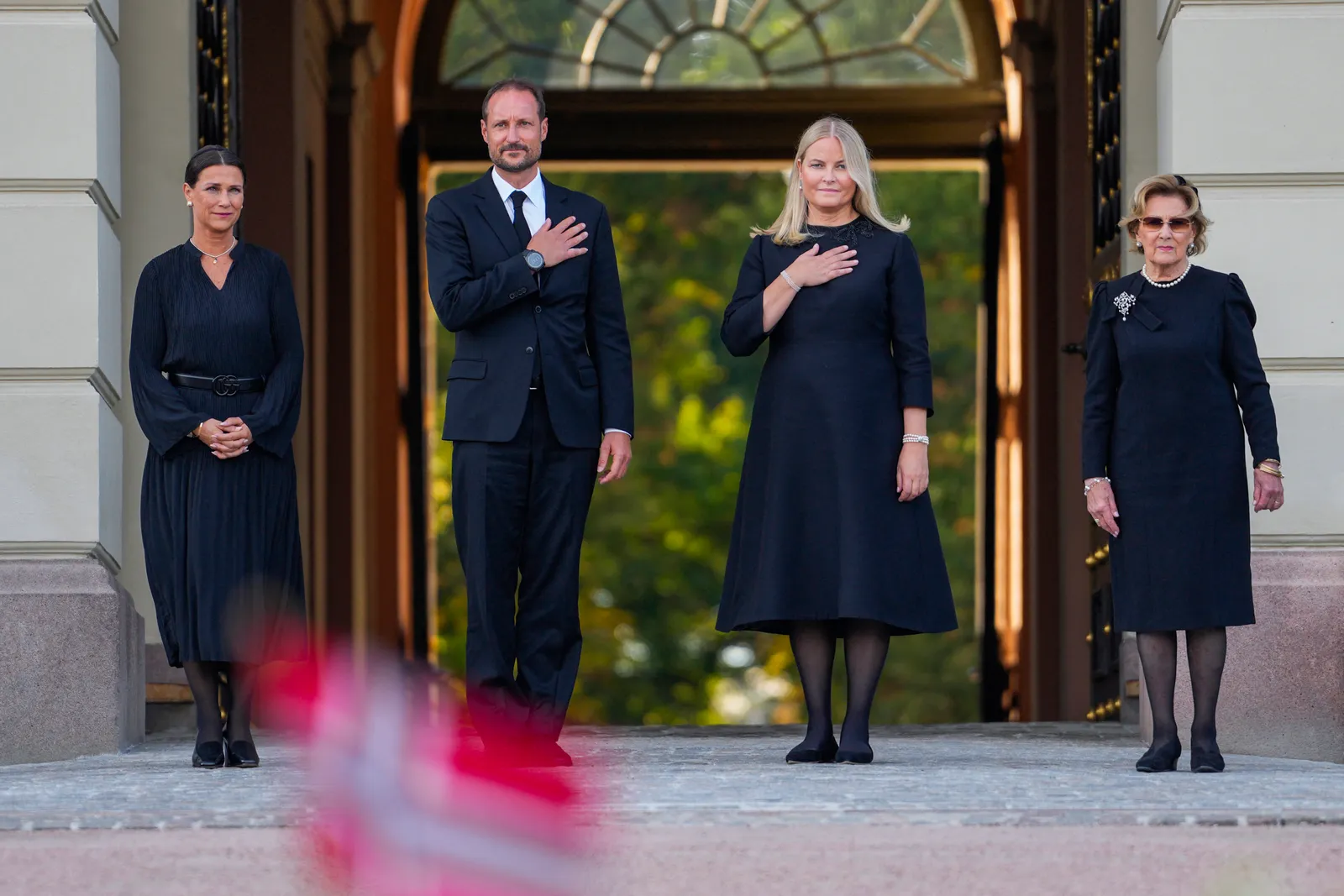 L'image peut contenir des vêtements et un manteau pour adultes, Haakon, prince héritier de Norvège.