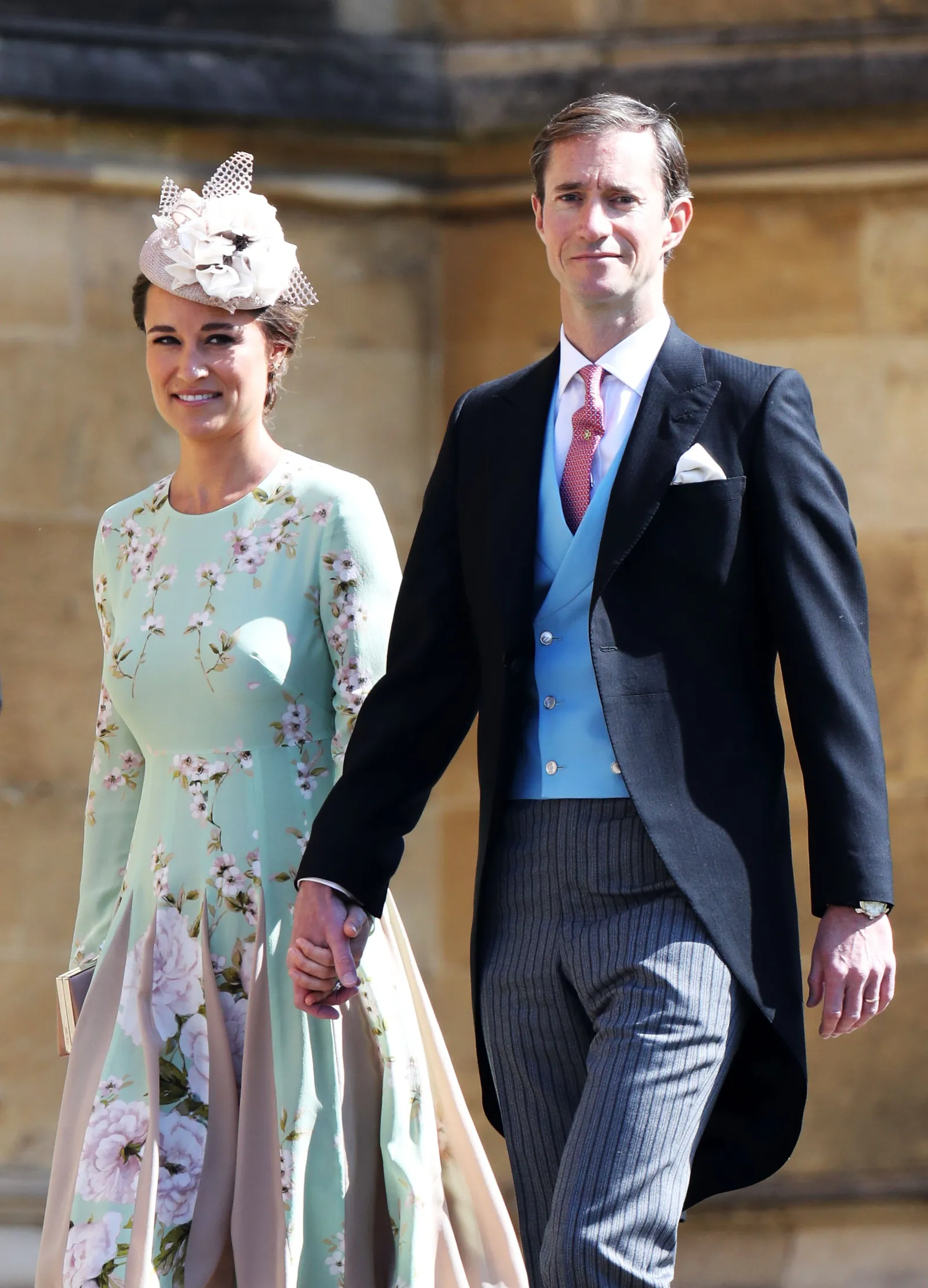 Pippa Middleton et son mari remportent une véritable bataille de contrôle L'image peut contenir Pippa Middleton, une personne adulte et un mariage