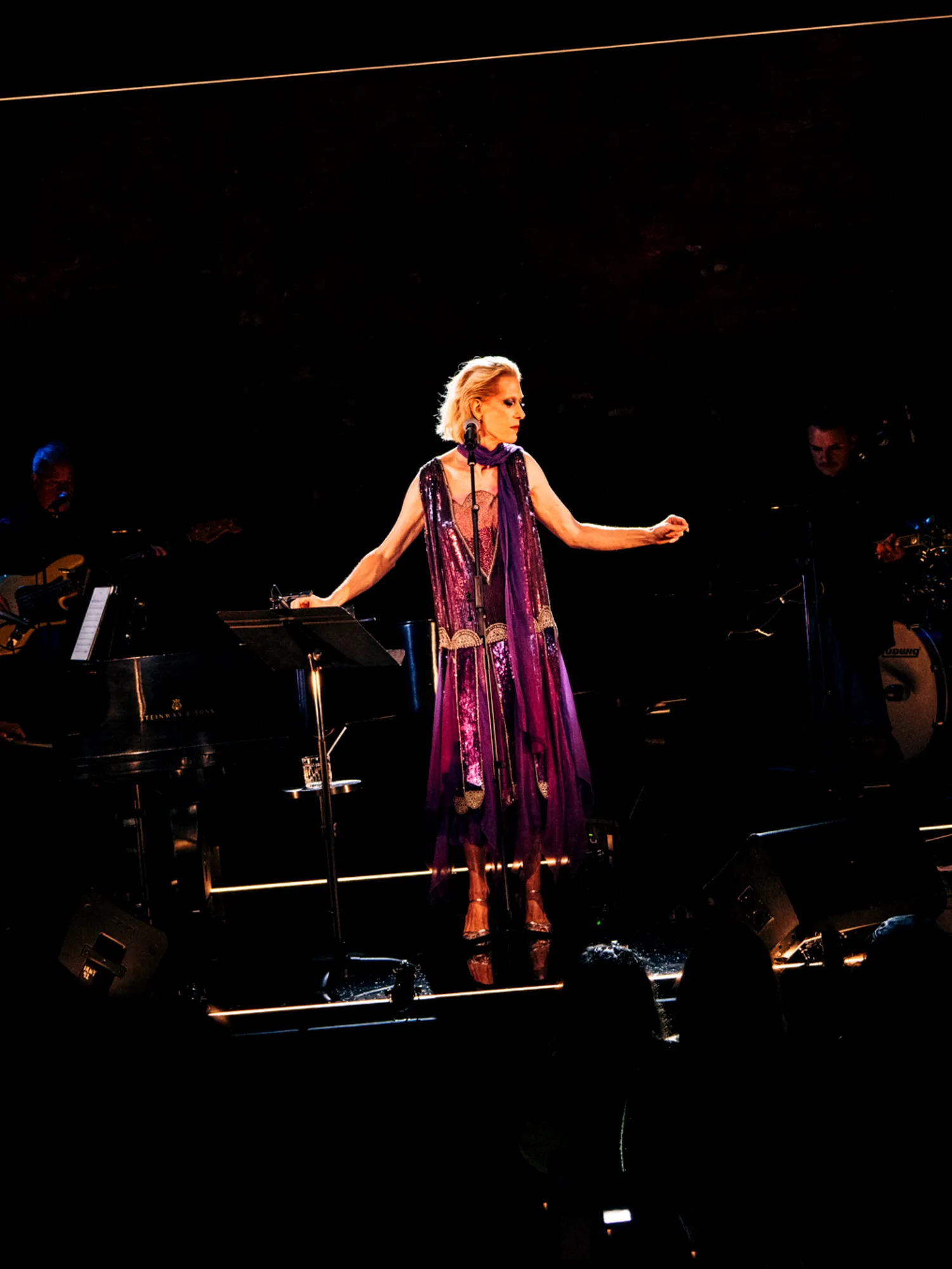 Justin Vivian Bond, star internationale du cabaret et génie certifié, a joué un rôle au cinéma pour explorer leur « pire cauchemar » L'image contient peut-être Justin Vivian Bond Interprète Personne Performance solo Adulte Loisirs Activités et Musique