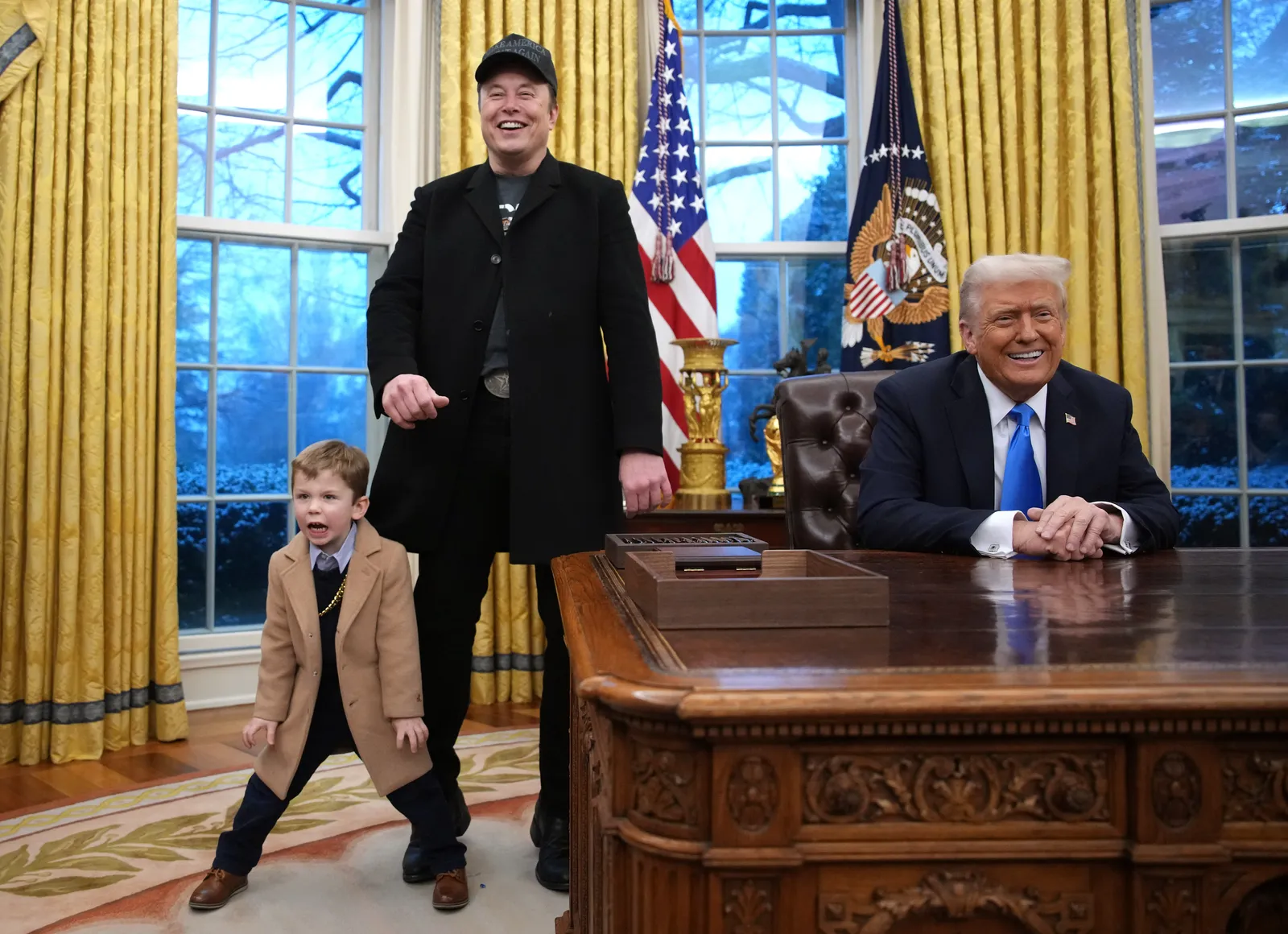 Elon Musk se sépare brusquement de Shivon Zilis, mère de quatre de ses (au moins) 14 enfants L'image peut contenir Elon Musk Vêtements Manteau Blazer Veste Adulte Personne Visage Tête Photographie Portrait et Enfant