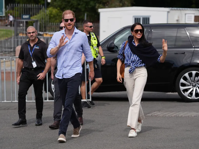 Comment le roi Charles III envisage de réunir à nouveau le prince Harry et le prince William Meghan Markle et le prince Harry