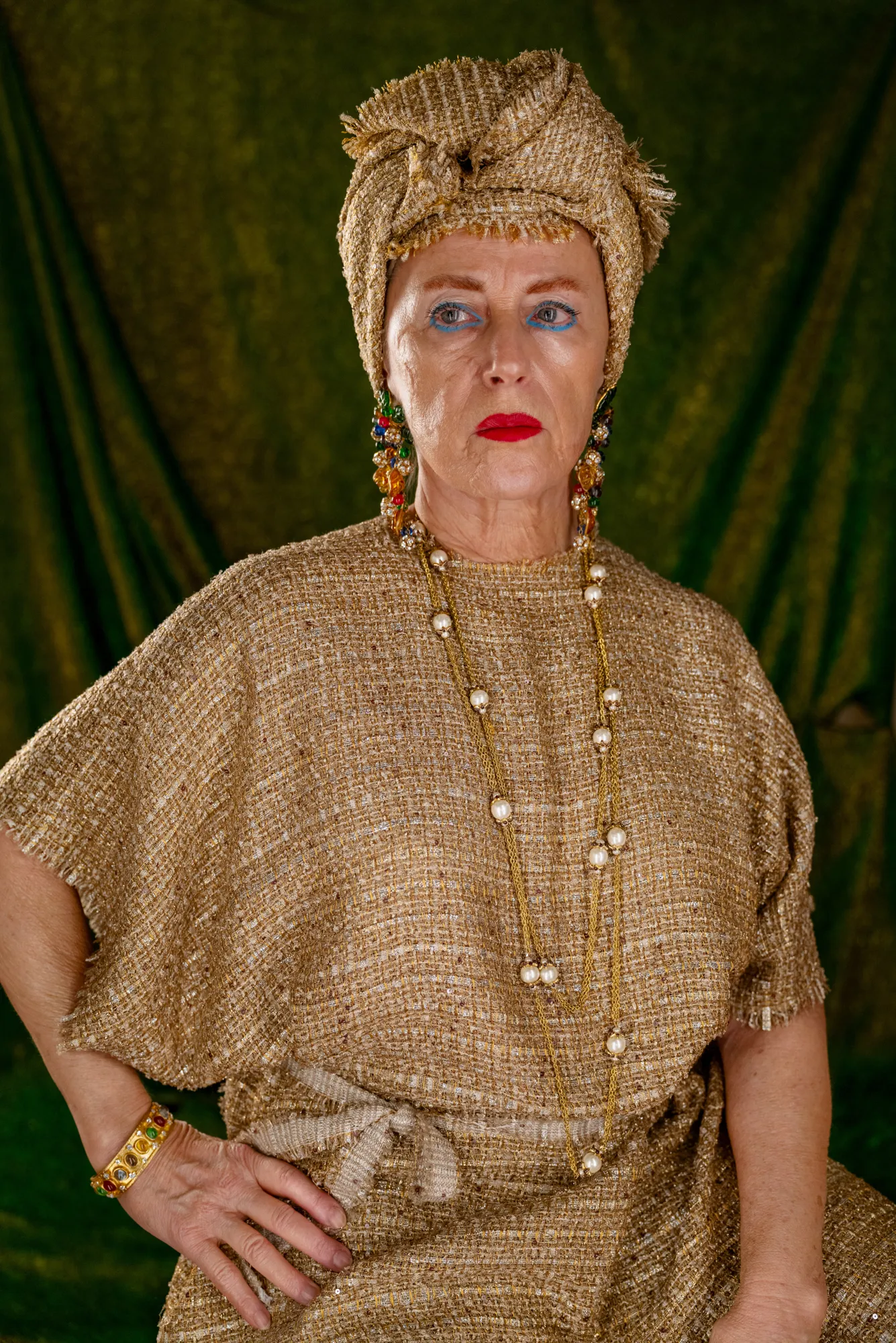 L'image peut contenir Cindy Sherman Personne Accessoires Bijoux Collier Adulte et Mariage