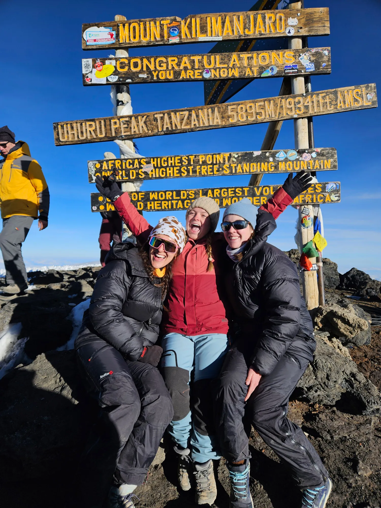 L'image peut contenir Kim Kirchen Vêtements Manteau Veste Pantalon Aventure Randonnée Activités de loisirs Nature et plein air