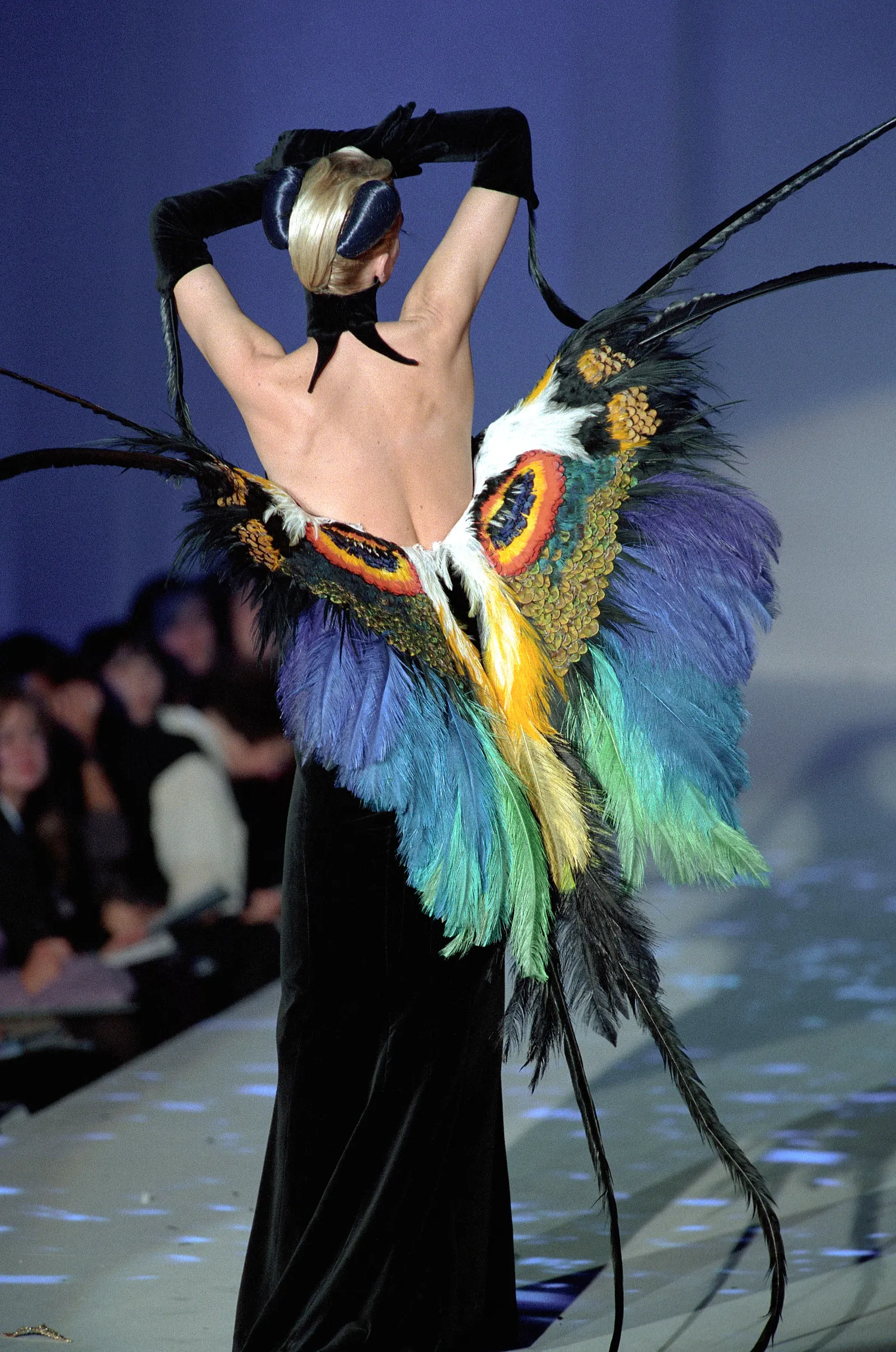 L'image peut contenir des vêtements Costume Personne Adulte Interprète Spectacle solo Danse Activités de loisirs et foule