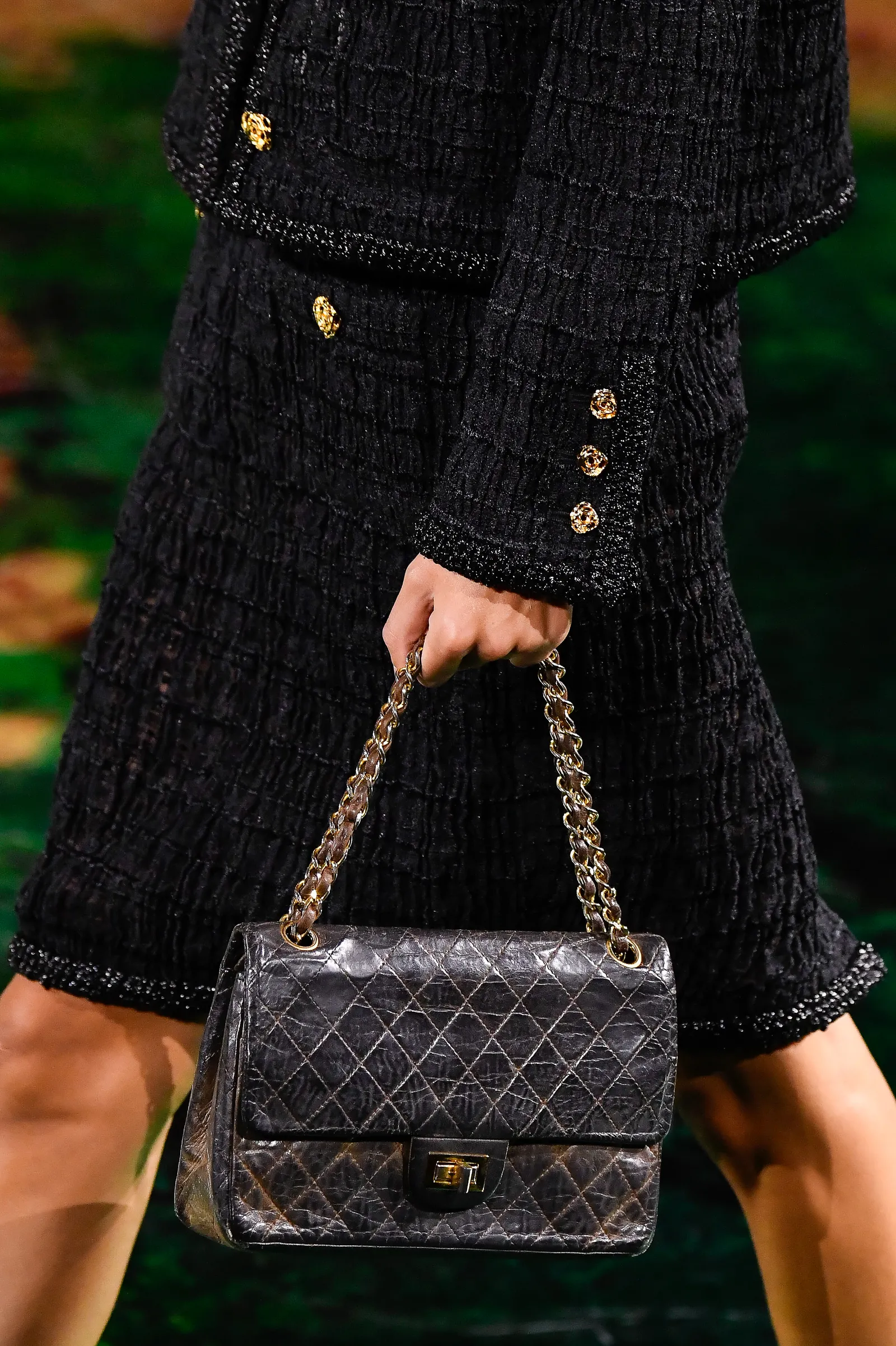 L'image peut contenir des accessoires, un sac à main et un sac à main.