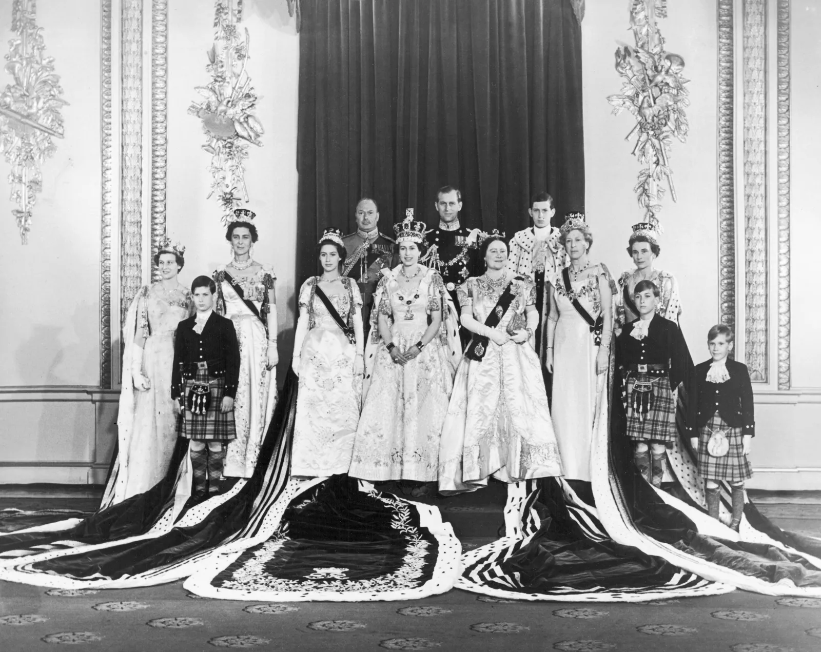 L'image peut contenir la princesse royale Mary et la comtesse de Harewood Philip Tomalin et la reine Elizabeth la reine mère