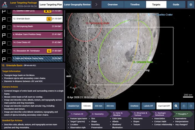 Une capture d'écran d'une interface utilisateur d'ordinateur, avec une image annotée de la lune dominant le centre et des listes d'observations possibles et d'instructions dans les panneaux de gauche et du bas.